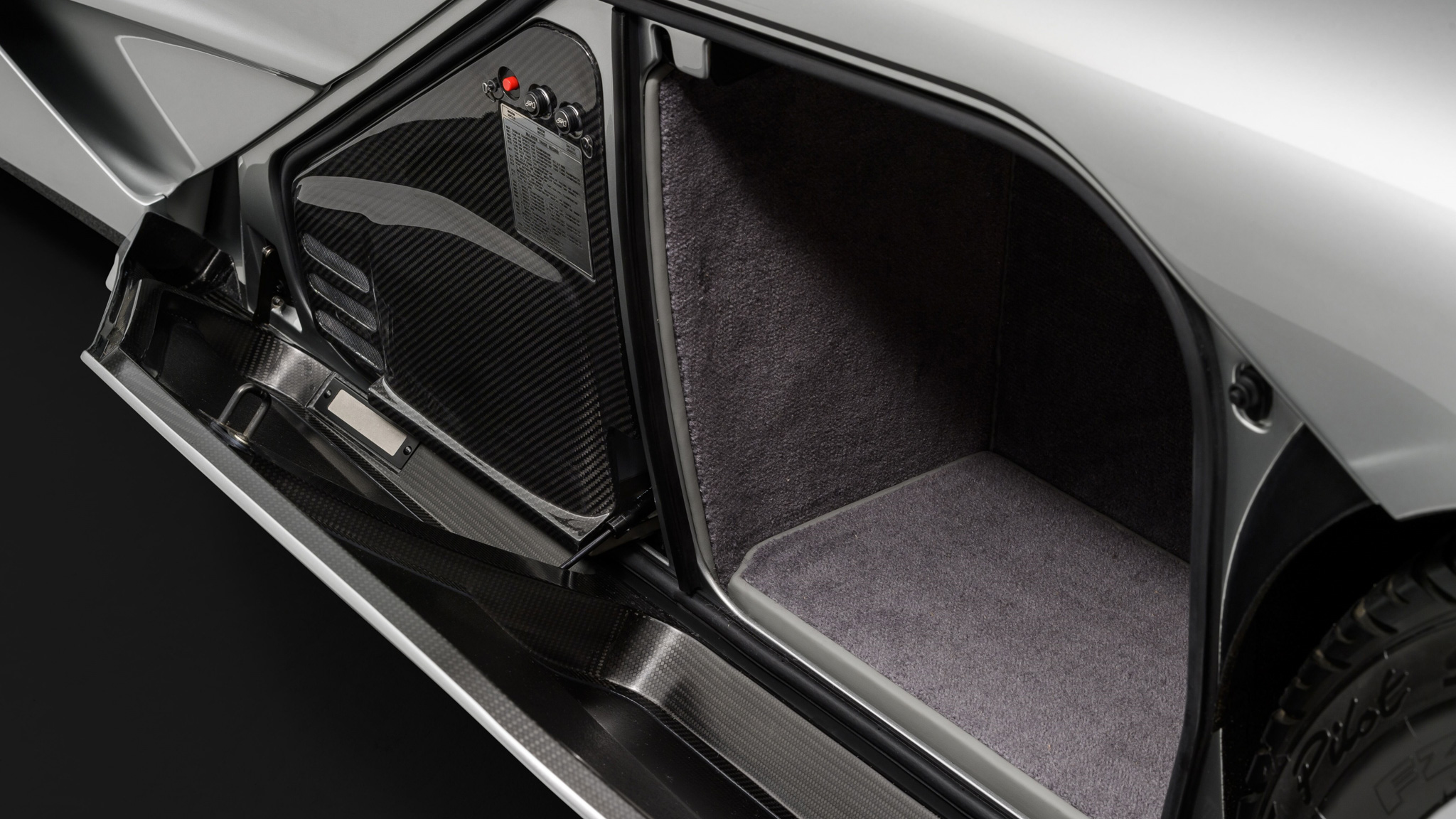 11287 Freshly restoredF1063topremiereatUKsHamptonCourtConcoursdElegance