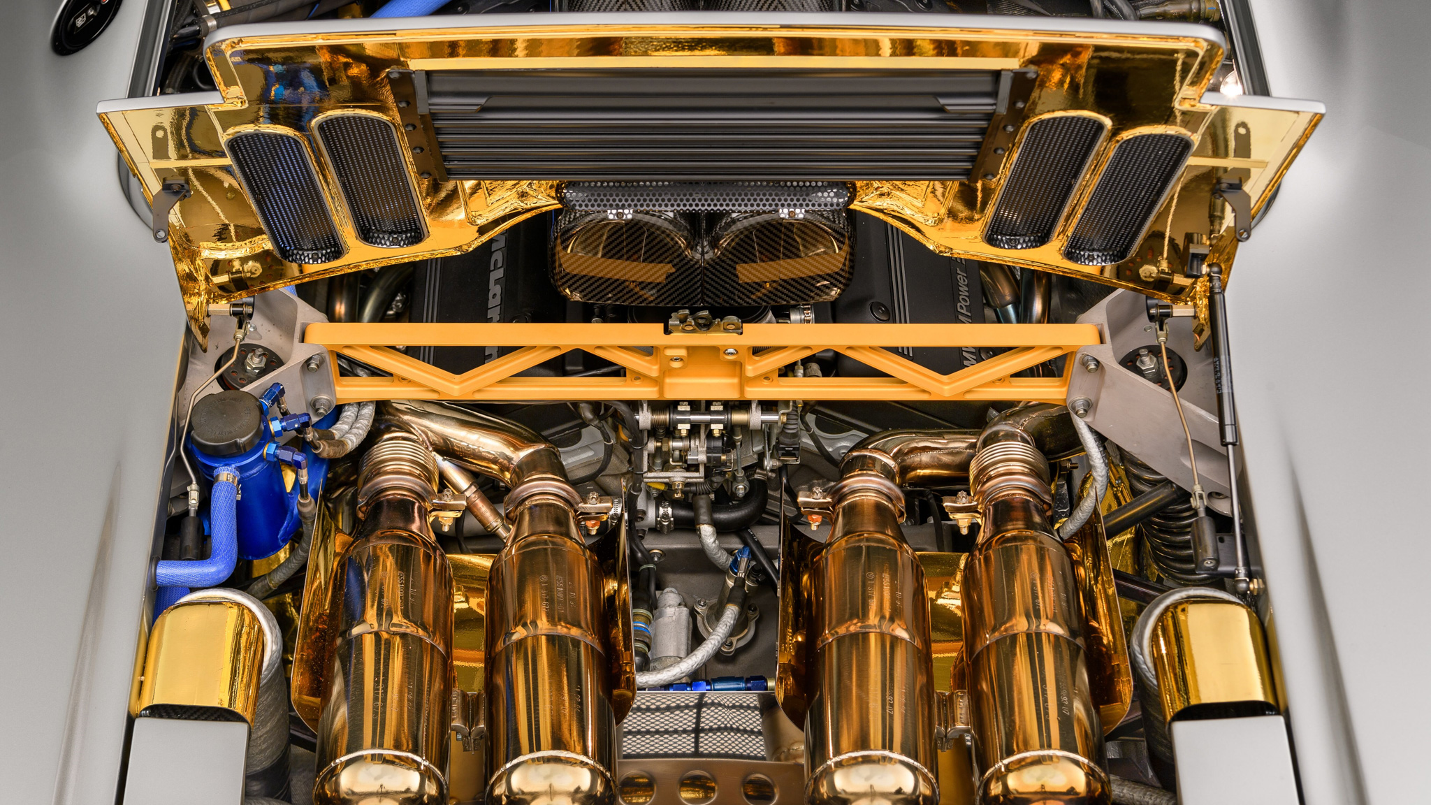 11289 Freshly restoredF1063topremiereatUKsHamptonCourtConcoursdElegance