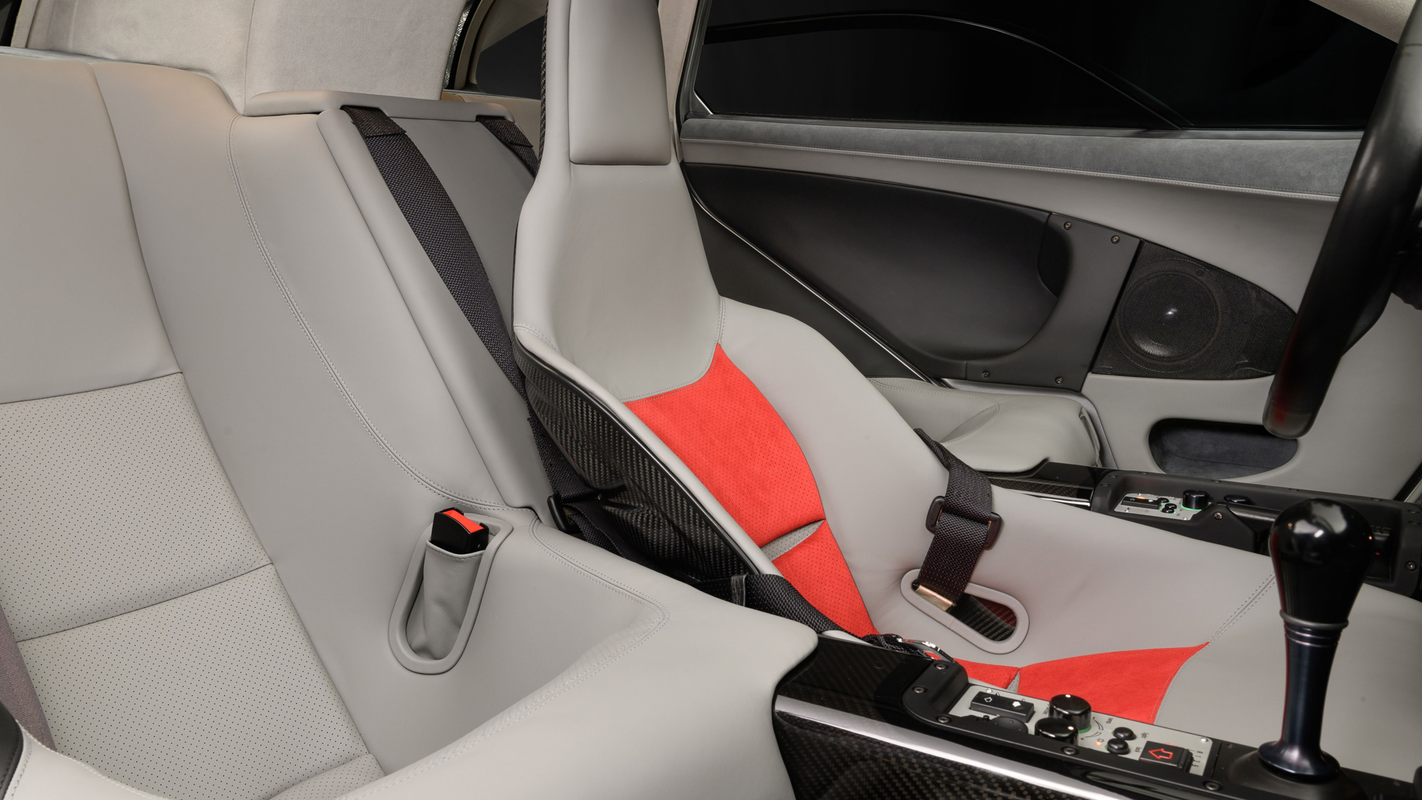 11292 Freshly restoredF1063topremiereatUKsHamptonCourtConcoursdElegance