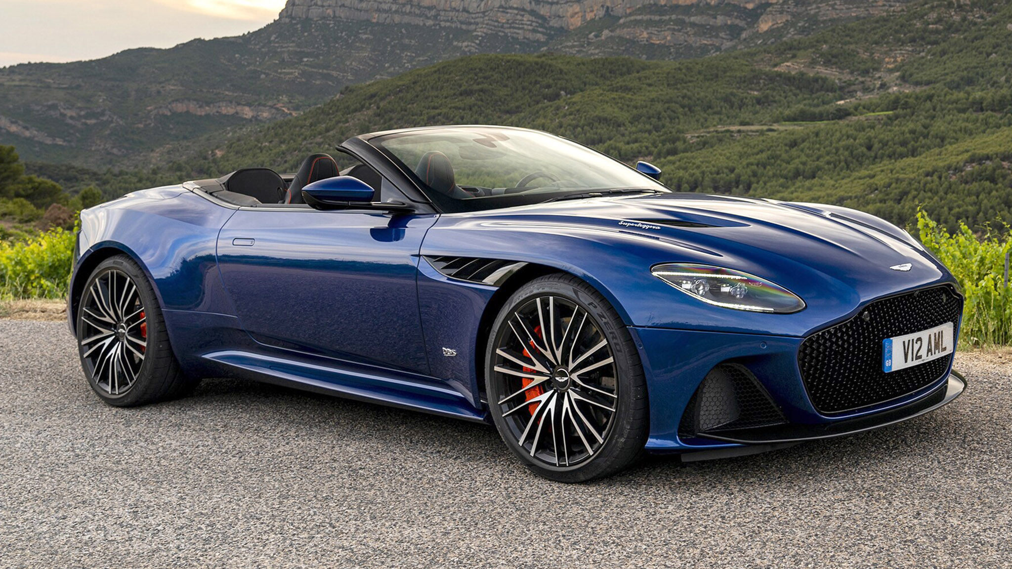 2023 Aston Martin DBS