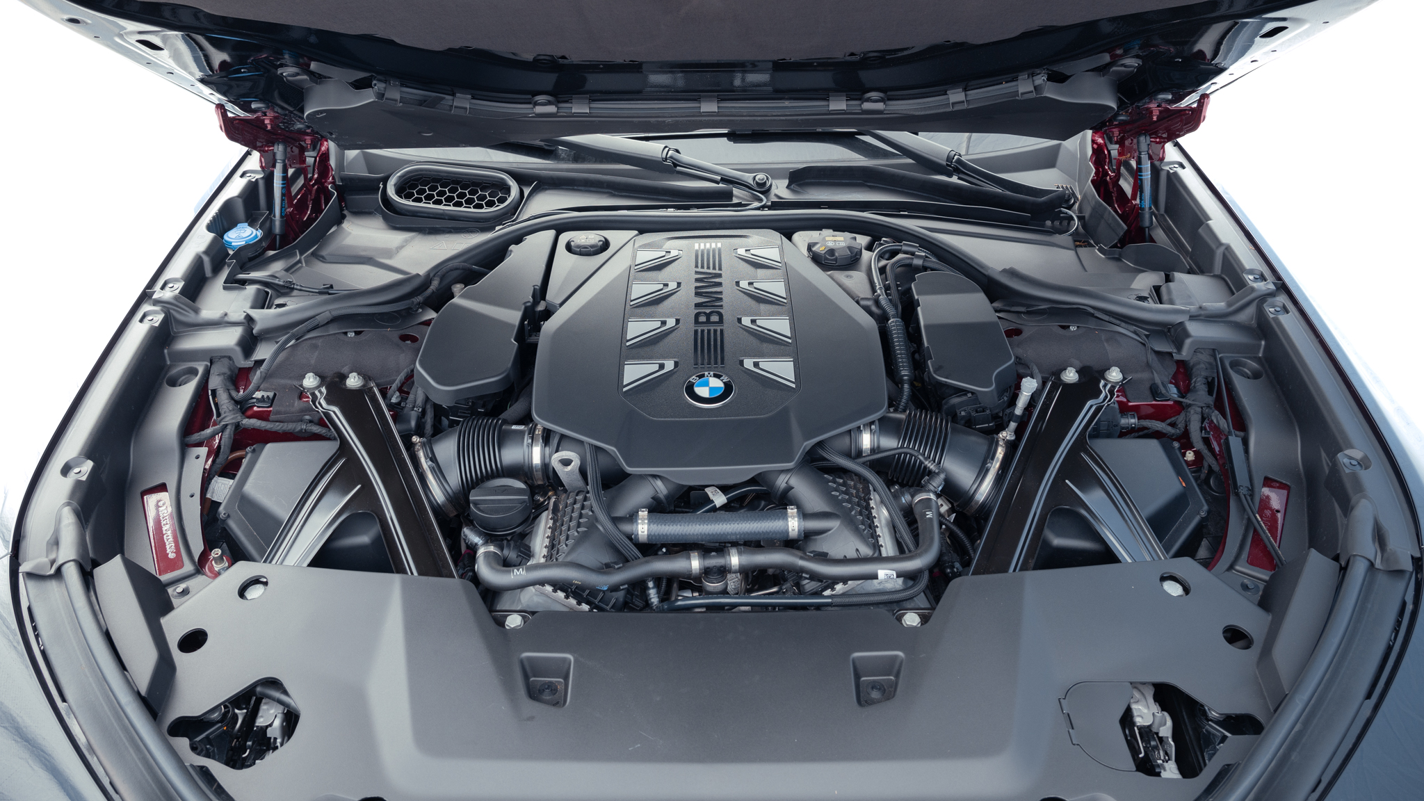 006 2024 BMW 760i xDrive under hood