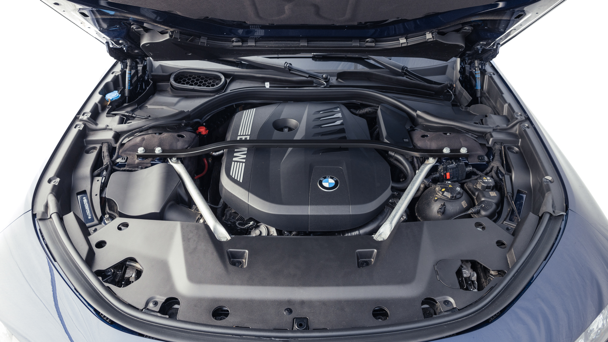 007 2024 BMW 740i sDrive under hood