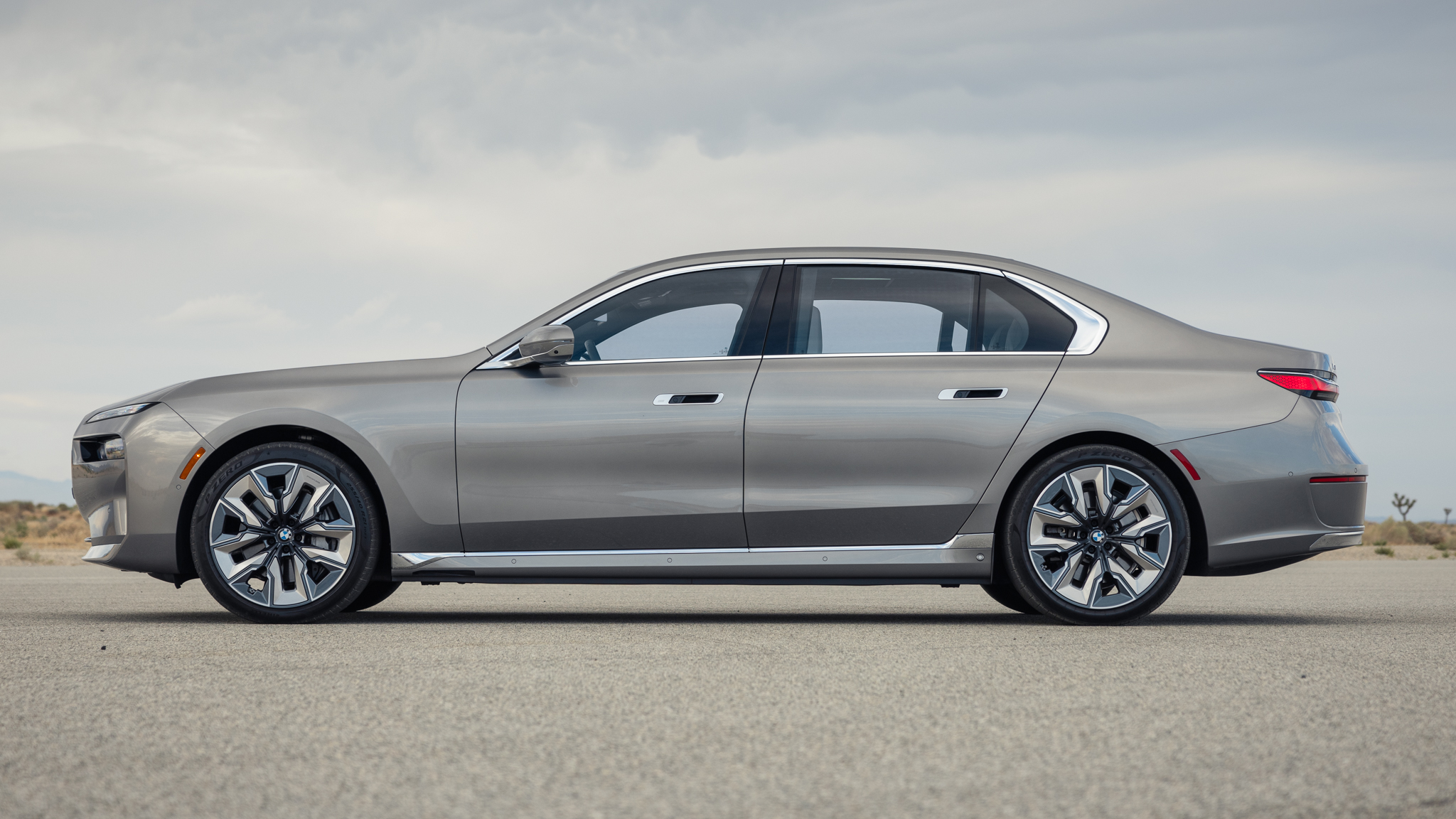 008 2024 BMW i7 xDrive60 side profile