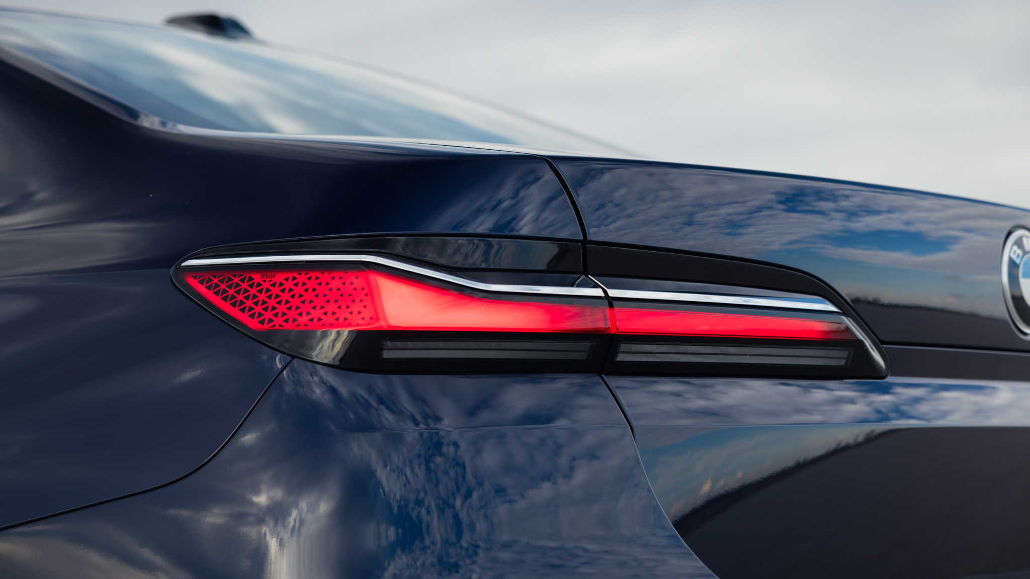 011 2024 BMW 740i sDrive taillight