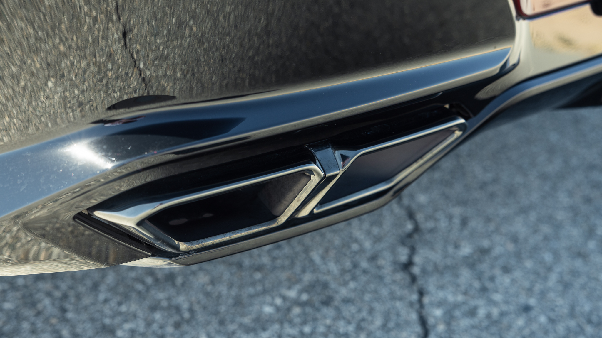 011 2024 BMW 760i xDrive exhaust