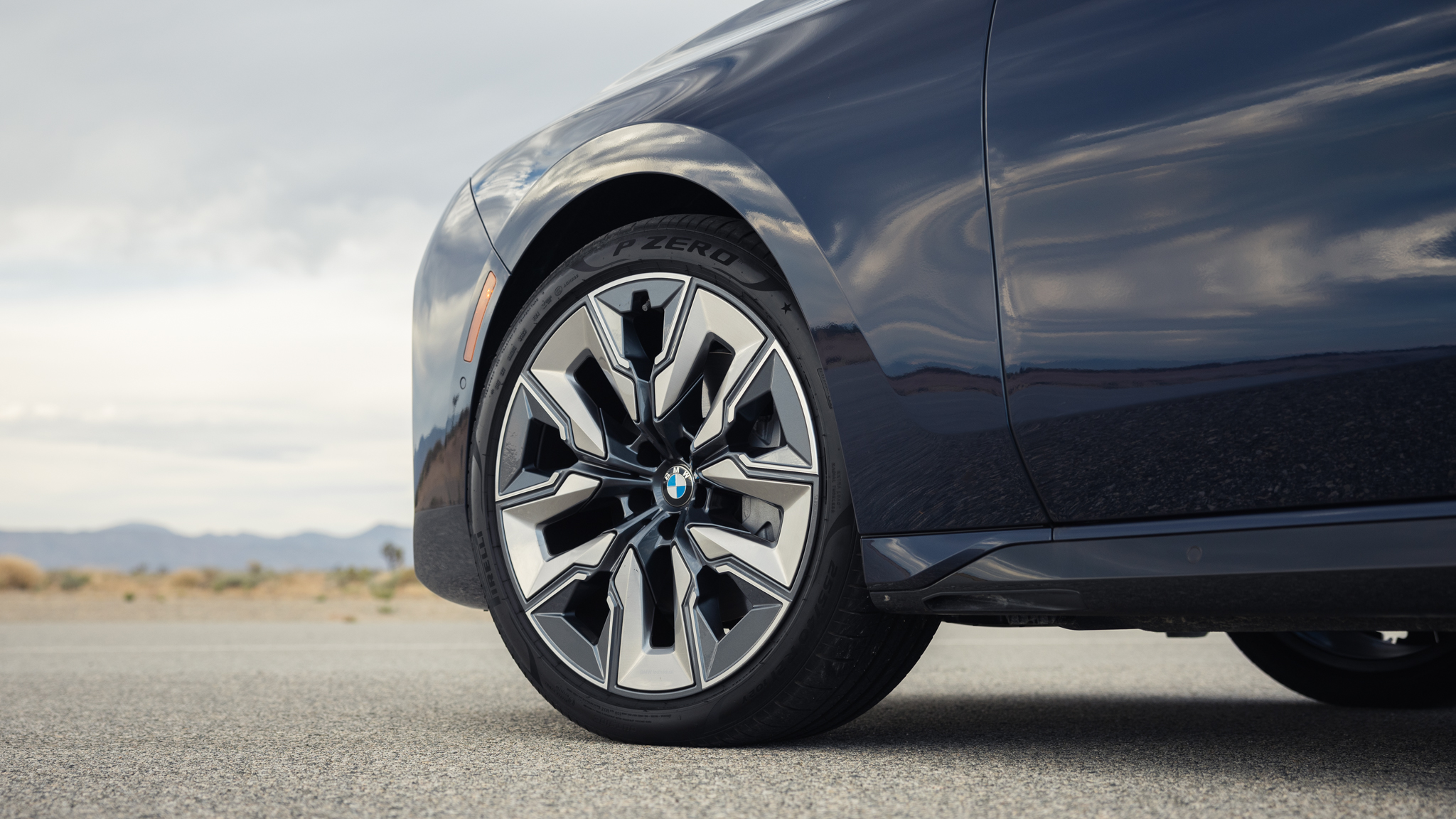 013 2024 BMW 740i sDrive wheel