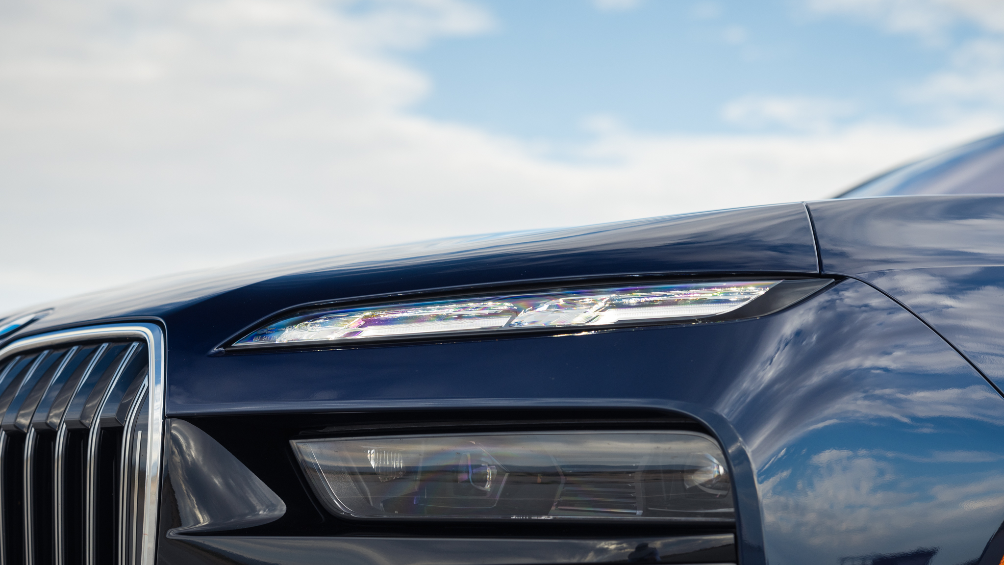 014 2024 BMW 740i sDrive headlight