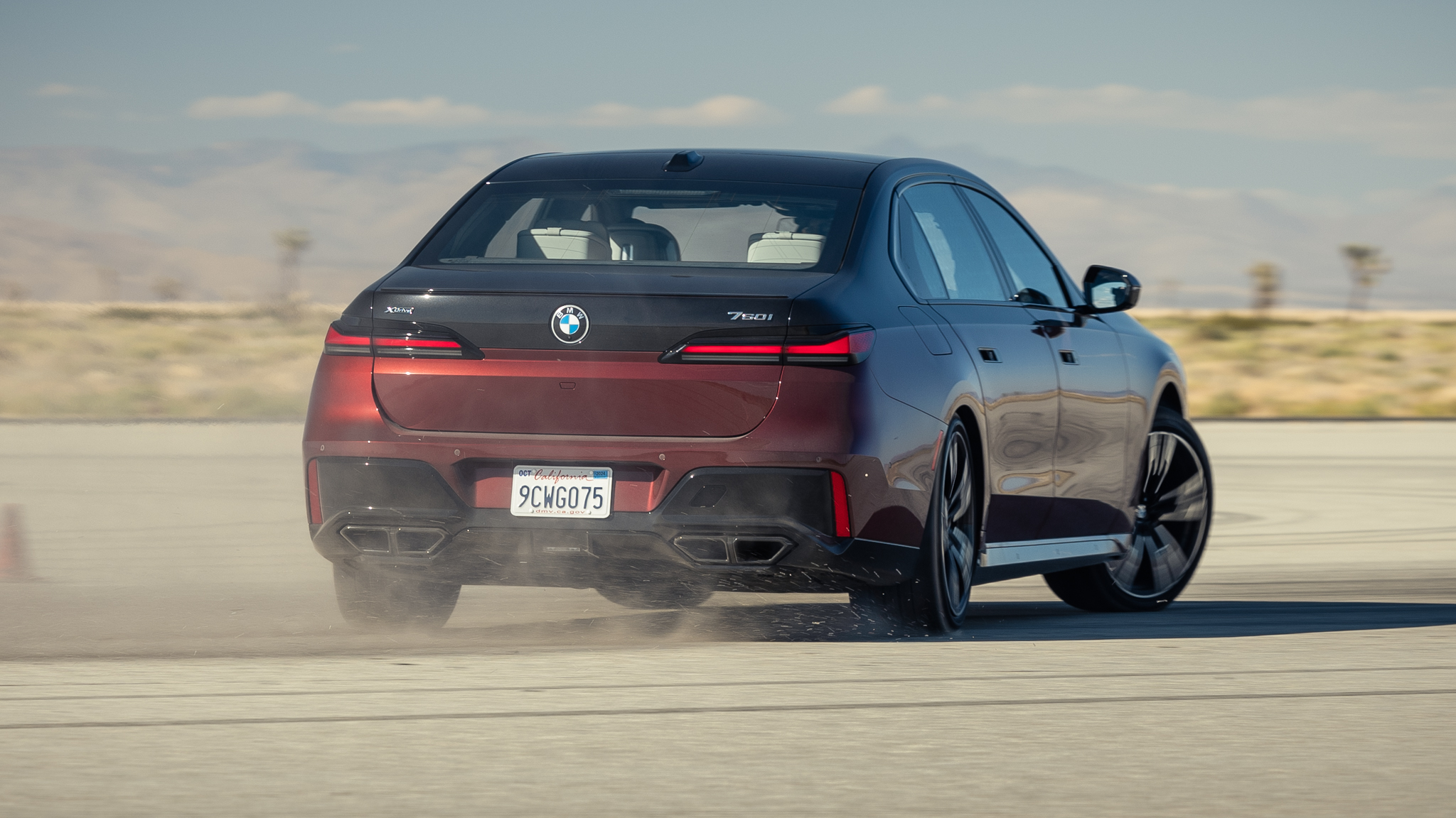 021 2024 BMW 760i xDrive rear view
