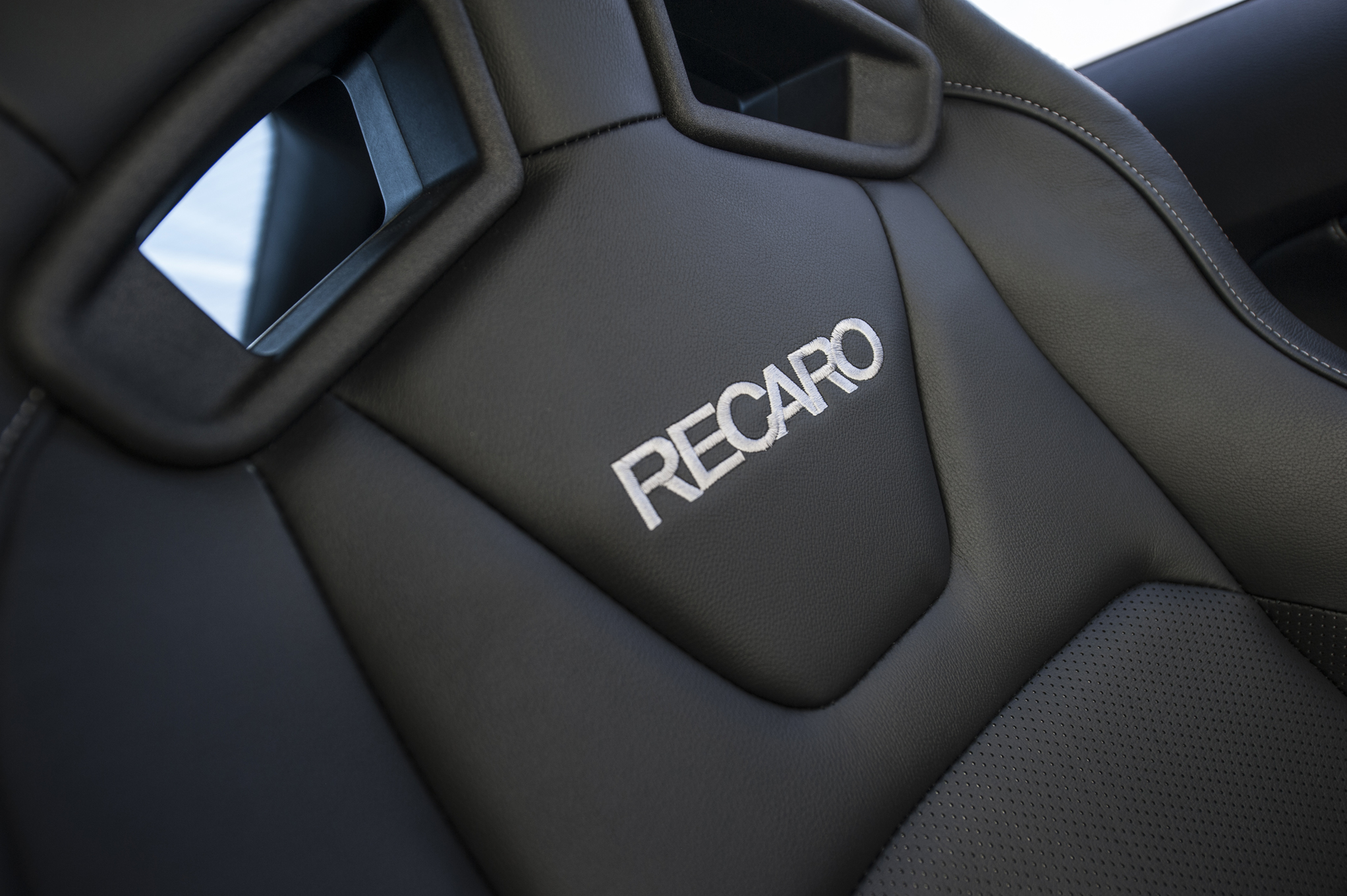 2015-Ford-Mustang-GT-Recaro-seats