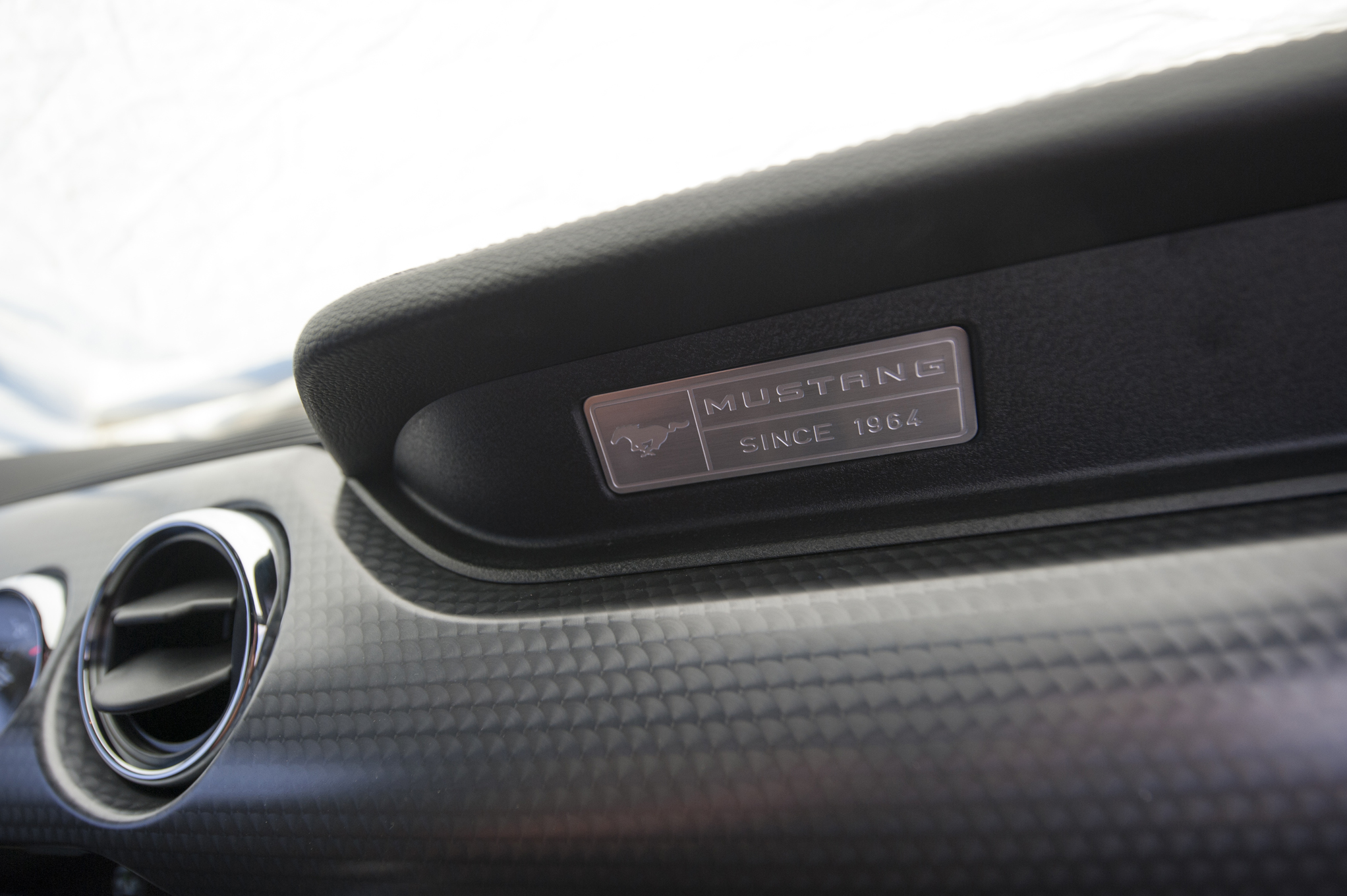 2015-Ford-Mustang-GT-badge