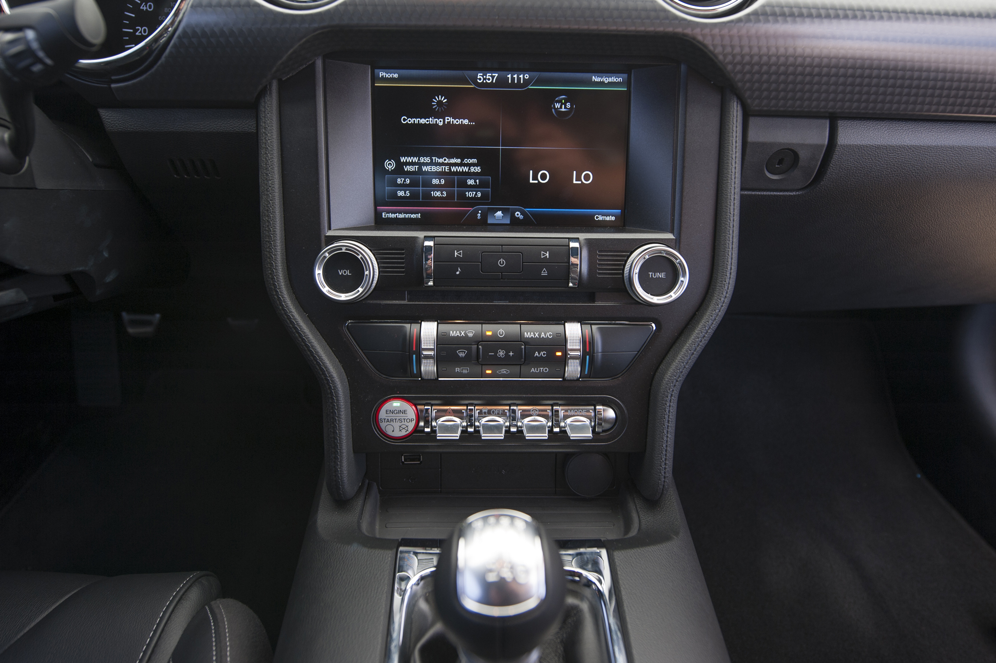 2015-Ford-Mustang-GT-center-stack-02