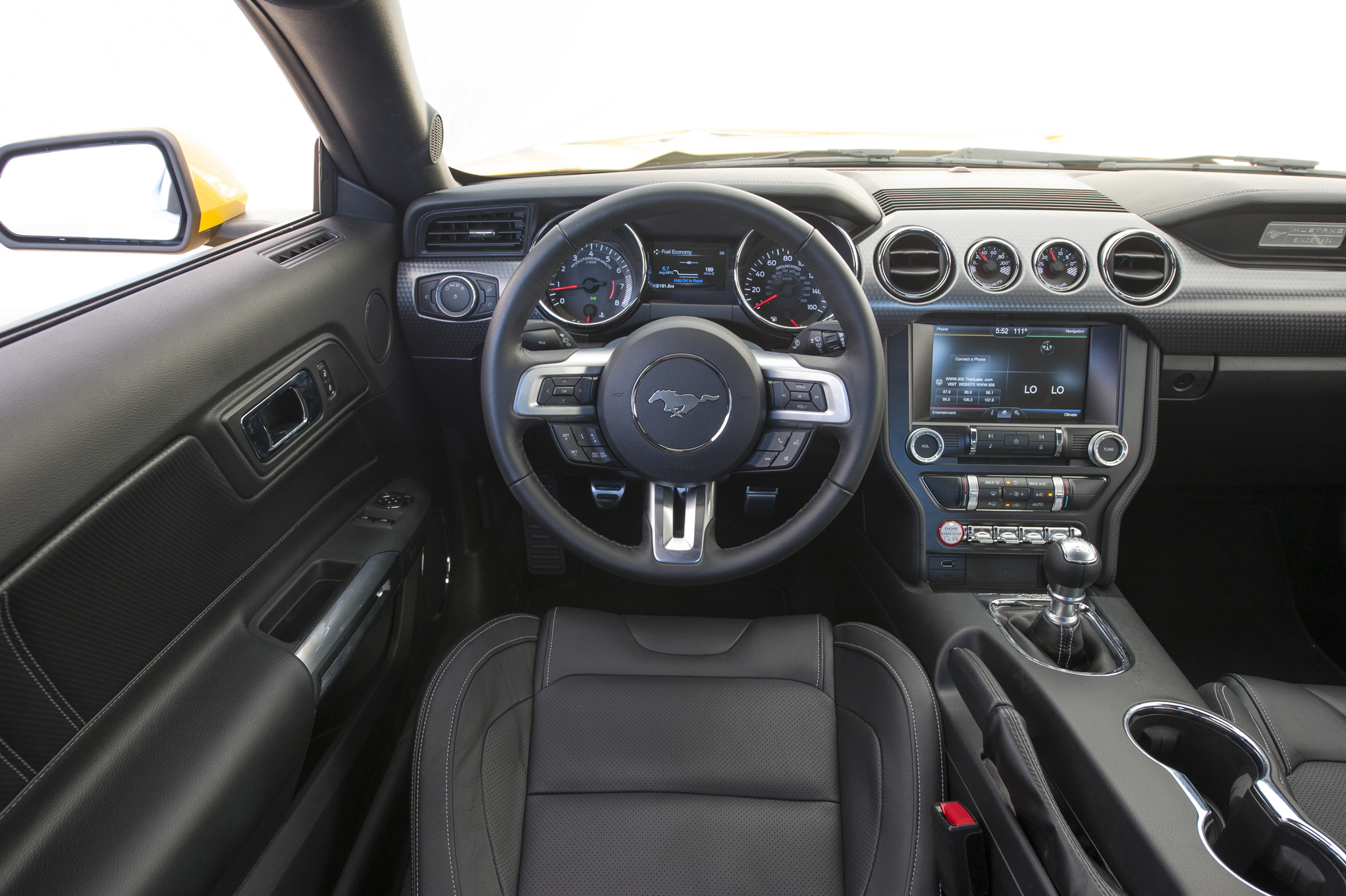 2015-Ford-Mustang-GT-cockpit