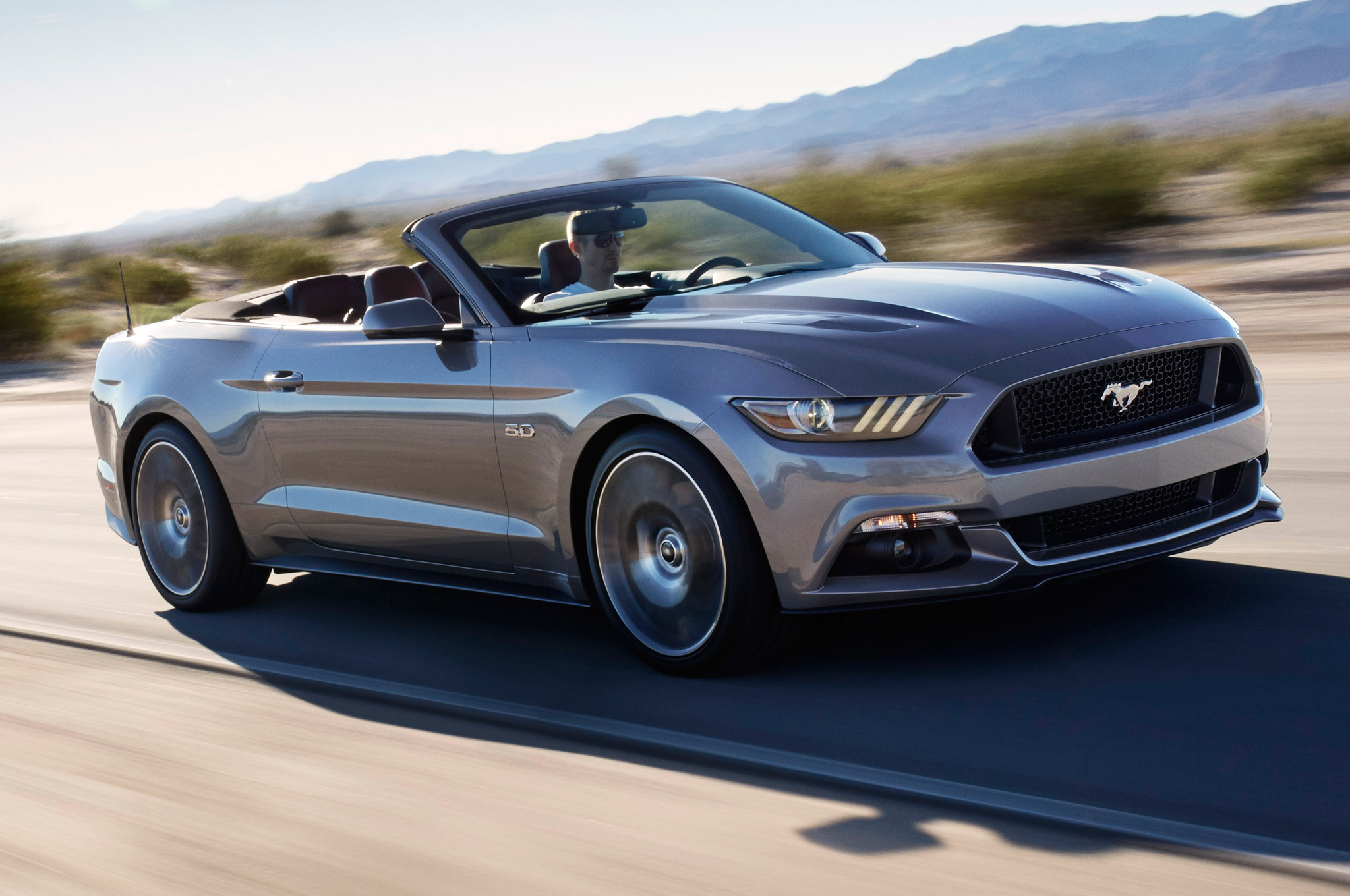 2015-Ford-Mustang-GT-convertible-front-side-motion-view