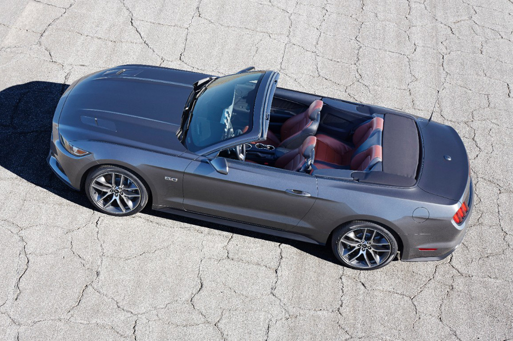 2015-Ford-Mustang-GT-convertible-overhead-with-interior-peek