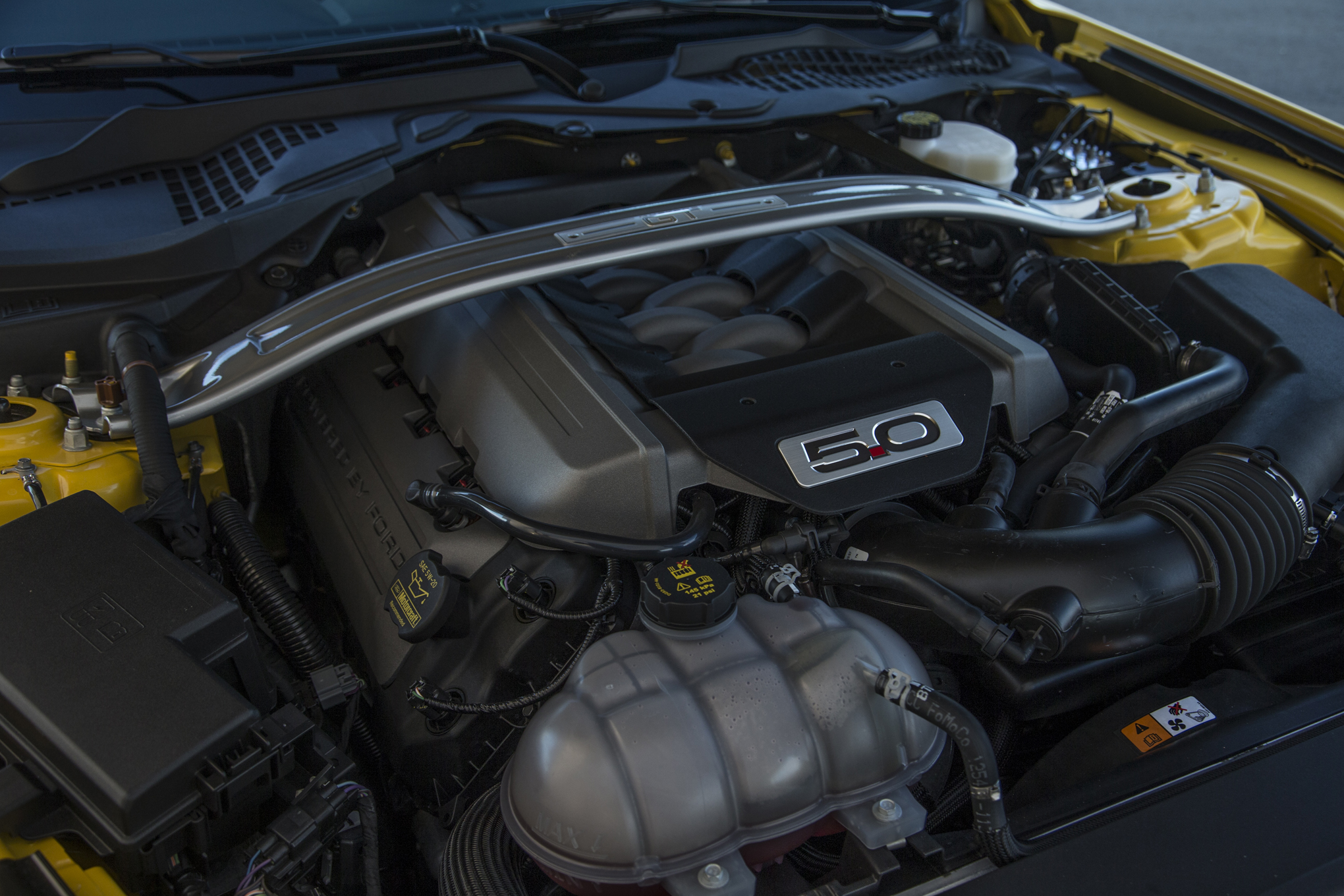 2015 Ford Mustang GT engine cover 02