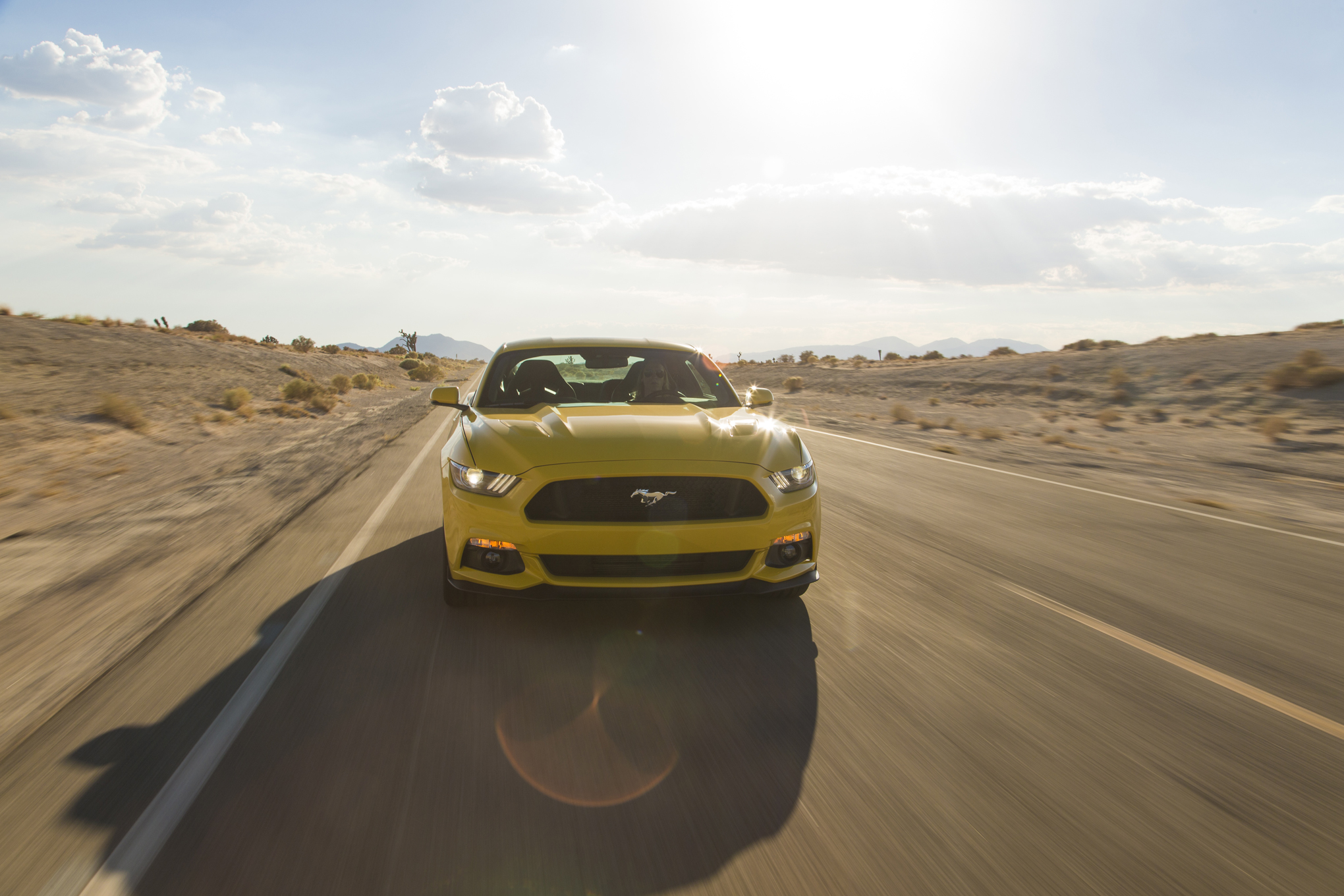 2015-Ford-Mustang-GT-front-end-in-motion