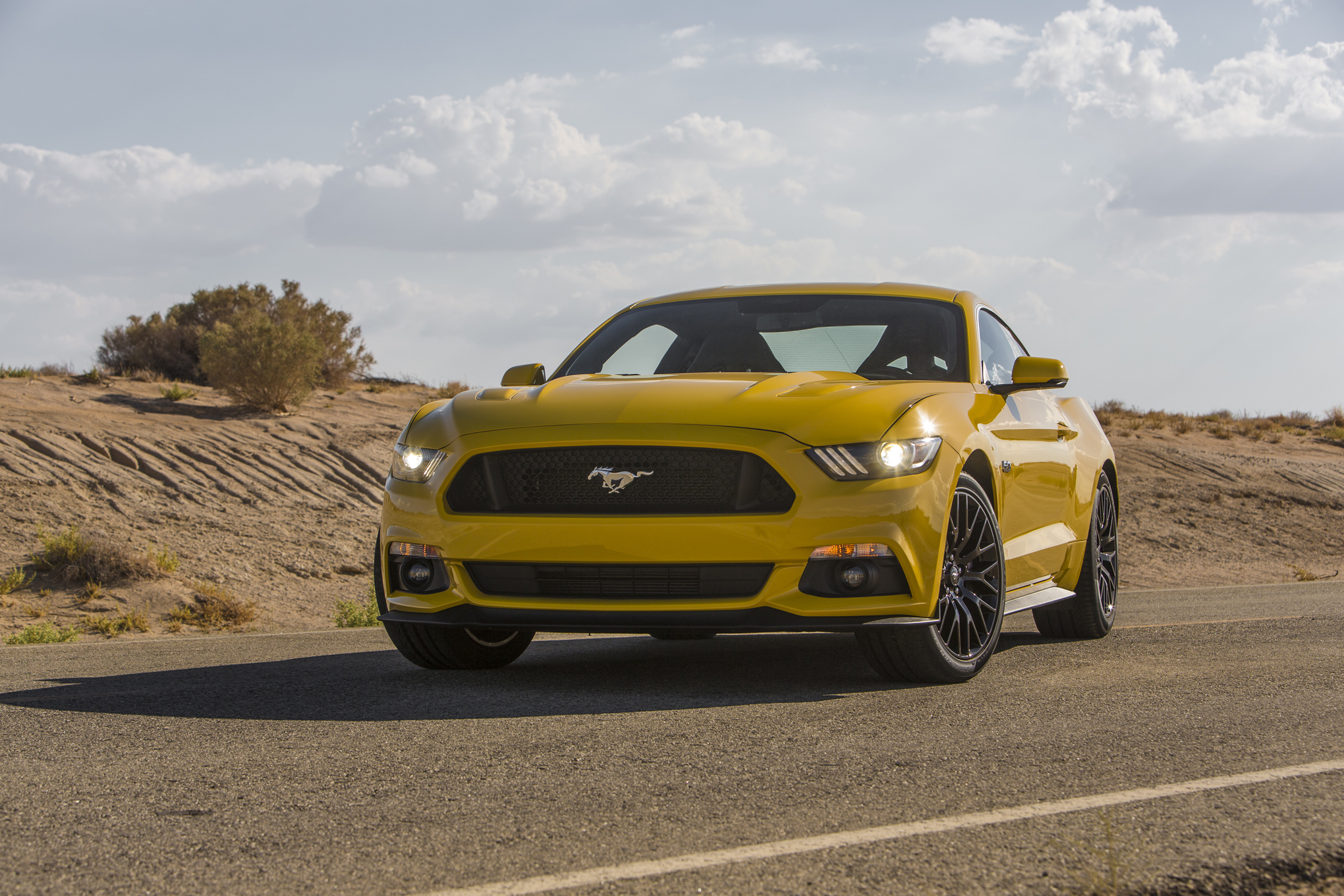 2015-Ford-Mustang-GT-front-end