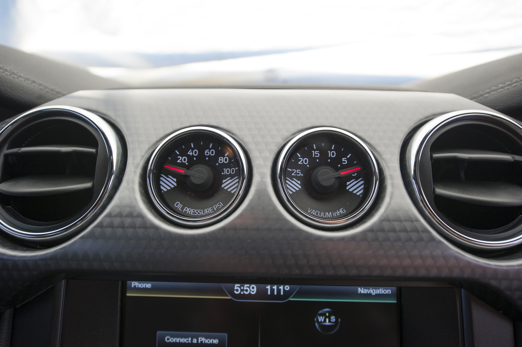 2015-Ford-Mustang-GT-gauge