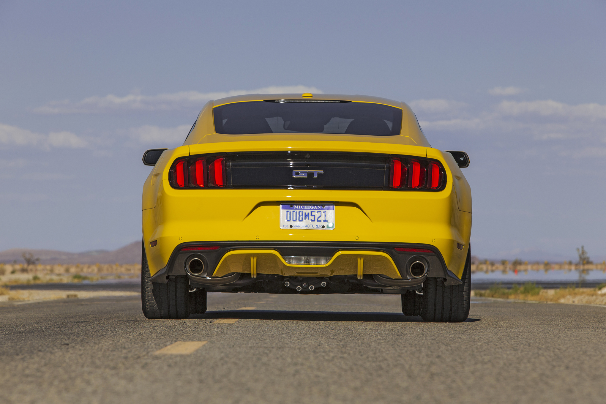 2015-Ford-Mustang-GT-rear-end-02