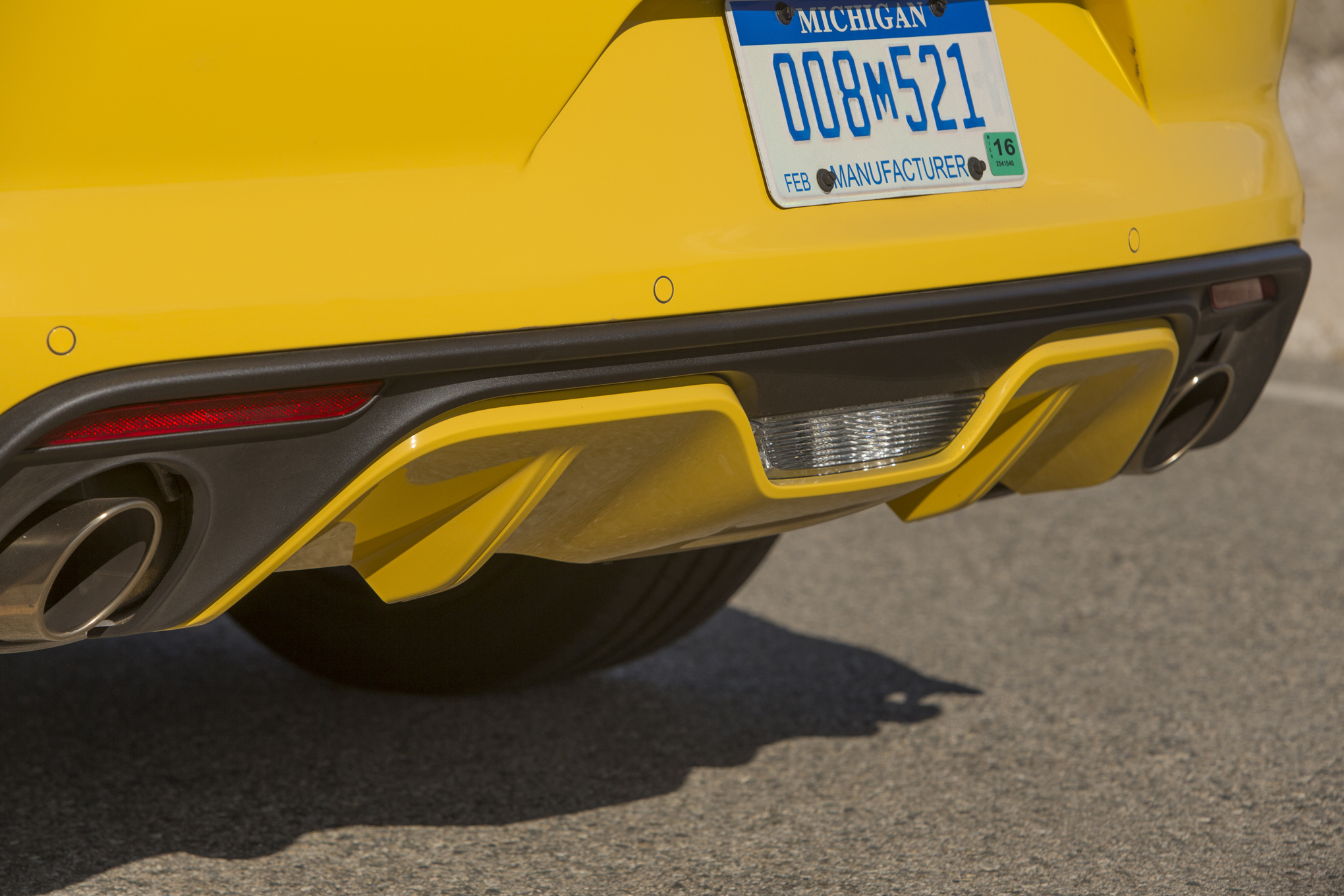2015-Ford-Mustang-GT-rear-tailpipe