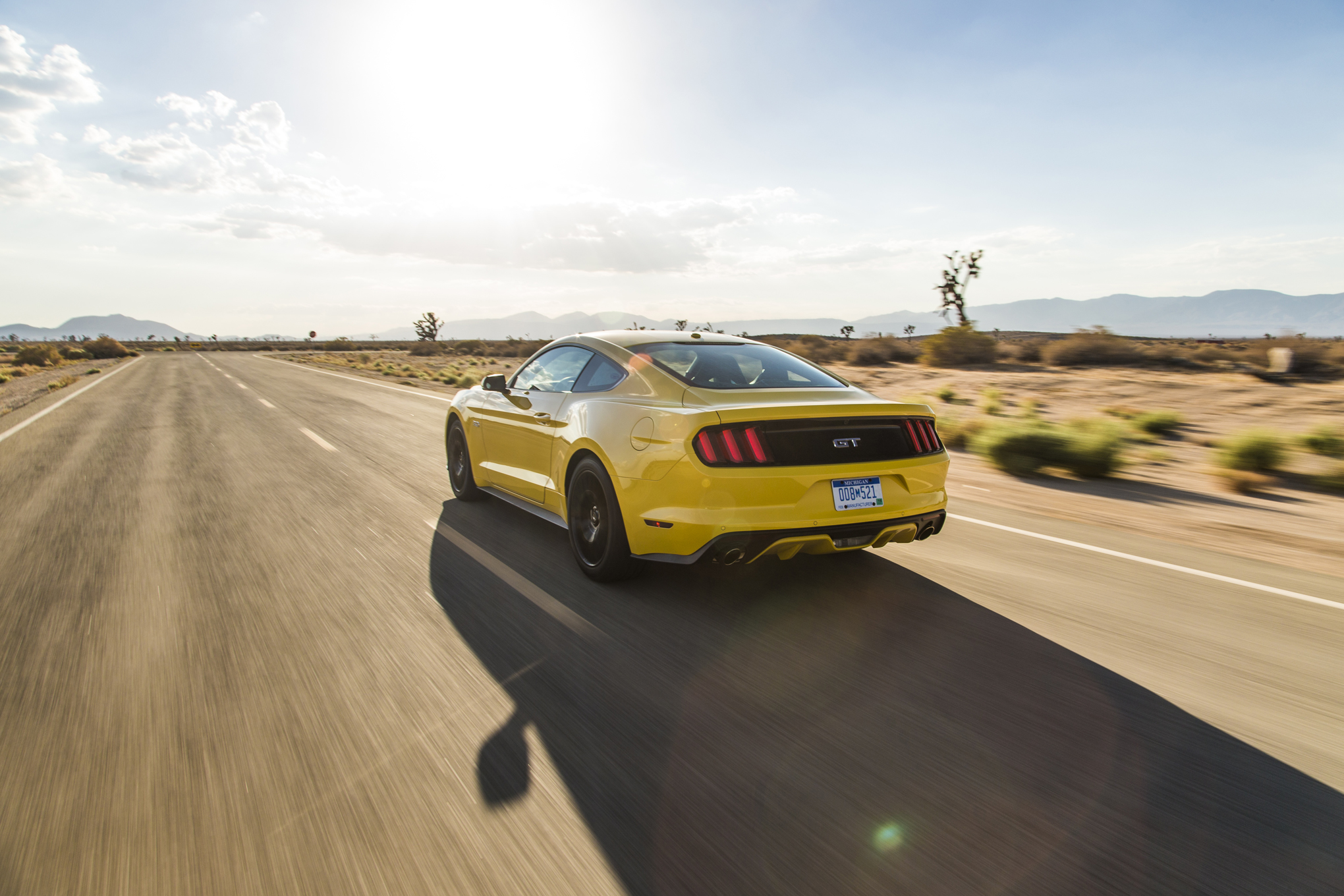 2015-Ford-Mustang-GT-rear-three-quarter
