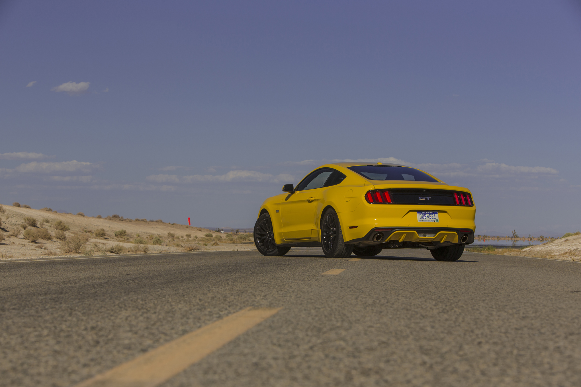 2015-Ford-Mustang-GT-rear-three-quarters