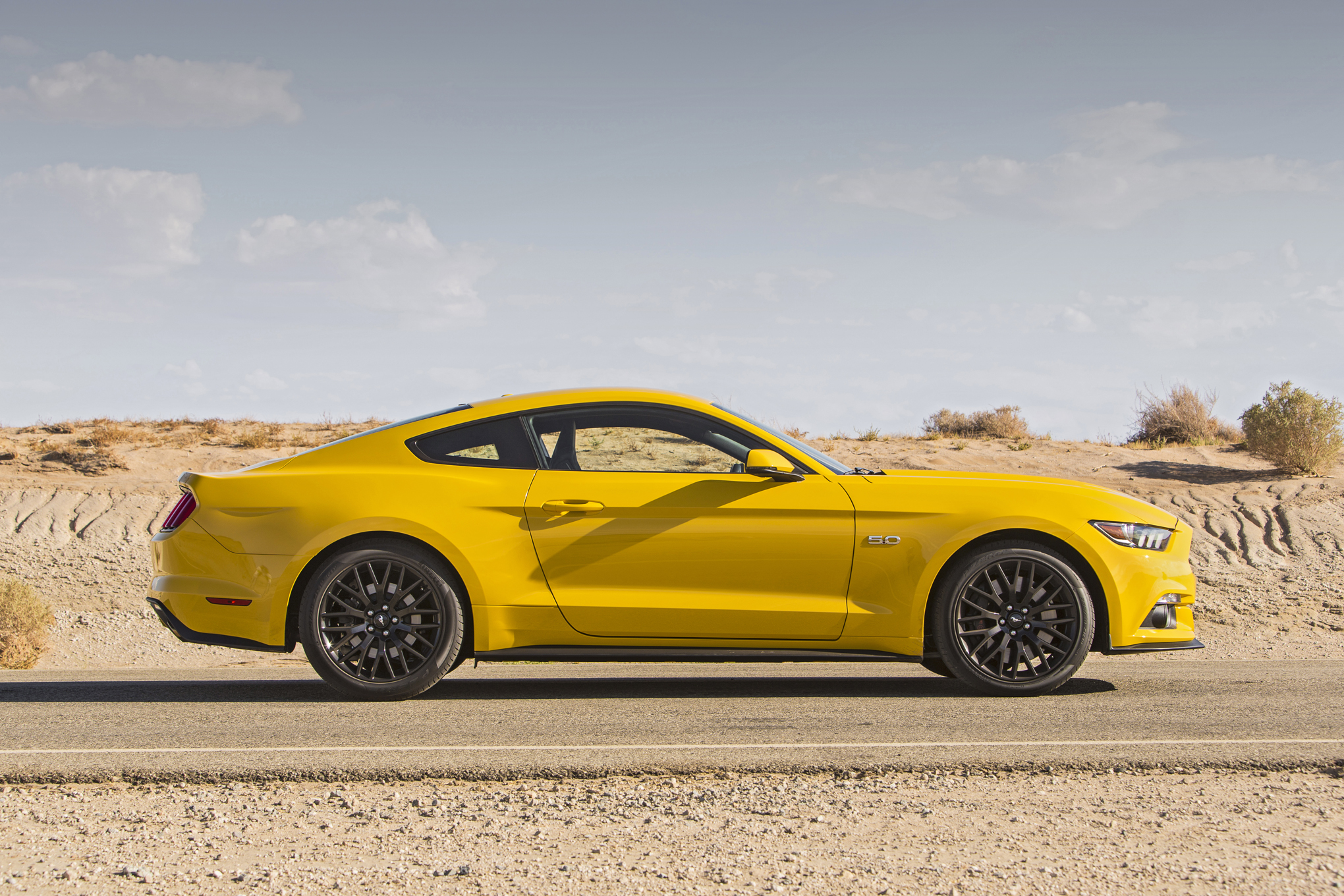 2015-Ford-Mustang-GT-side-profile