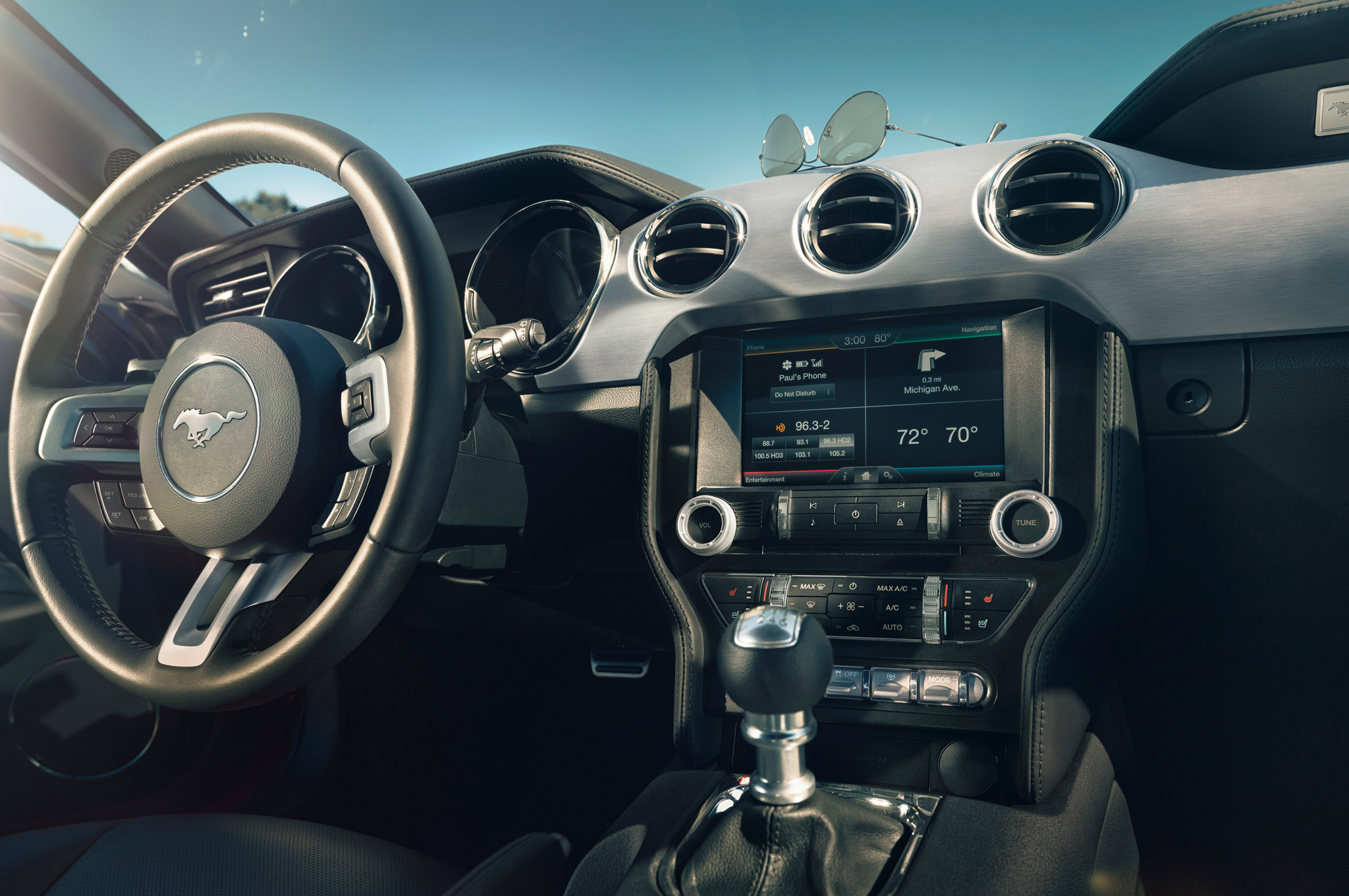 2015-Ford-Mustang-dash-view