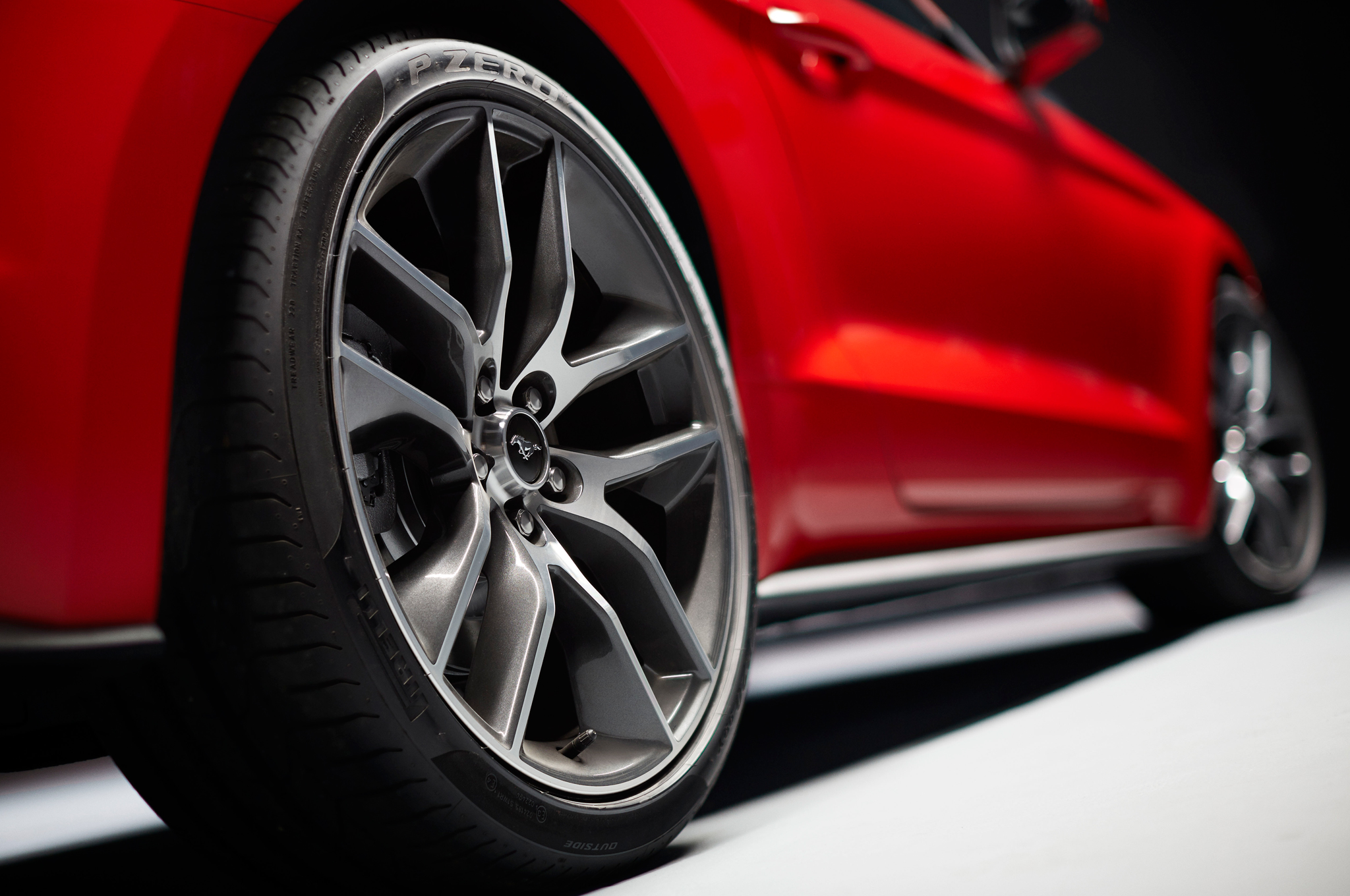 2015-ford-mustang-rear-wheel