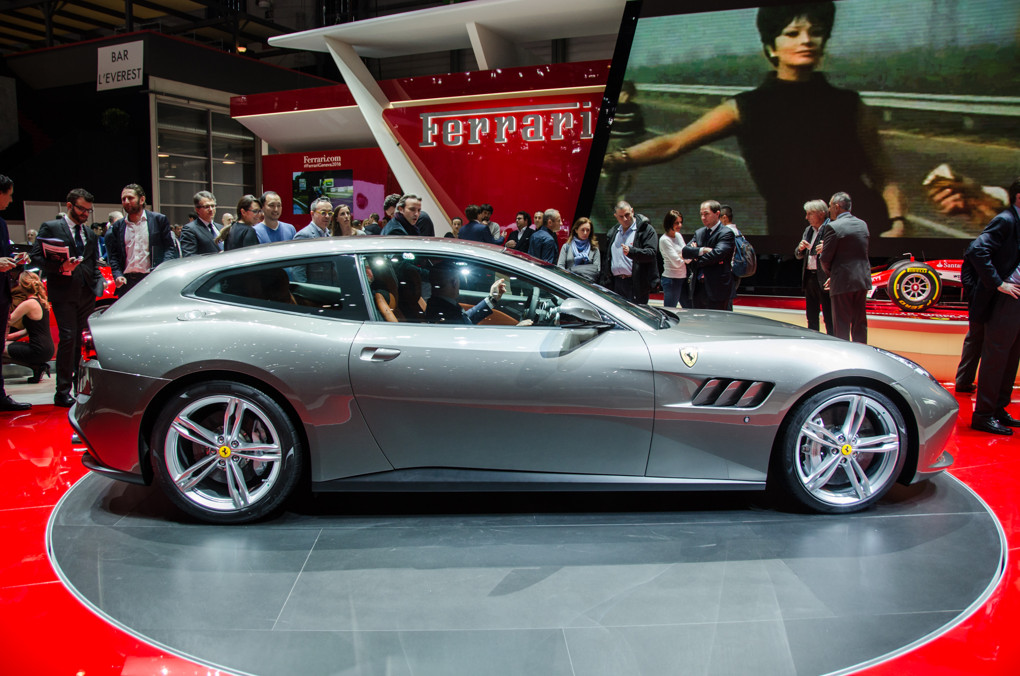 2017 Ferrari GTC4Lusso Gains Power, Interior Upgrades Over FF