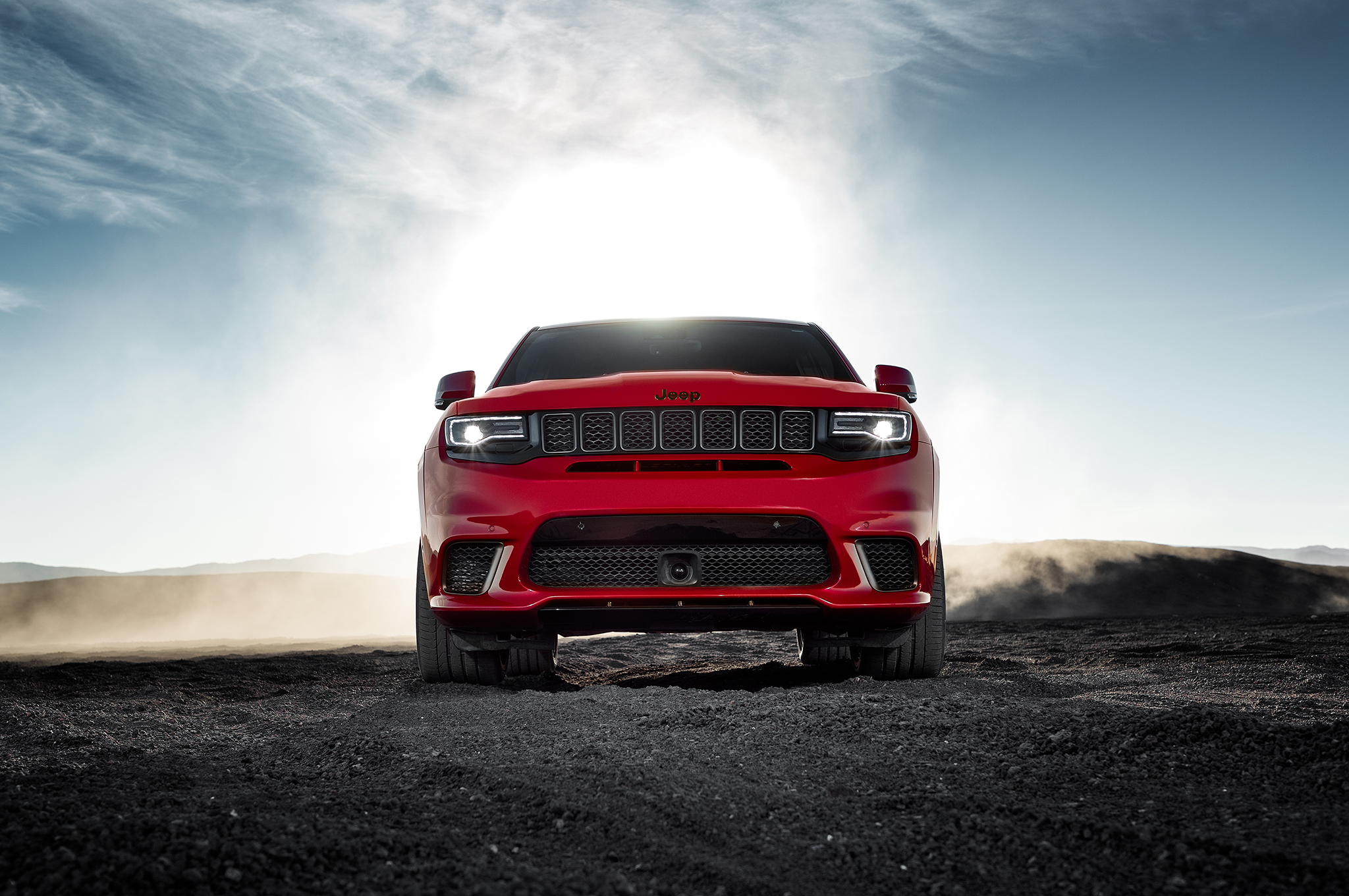 2018 Jeep Grand Cherokee Trackhawk front 01