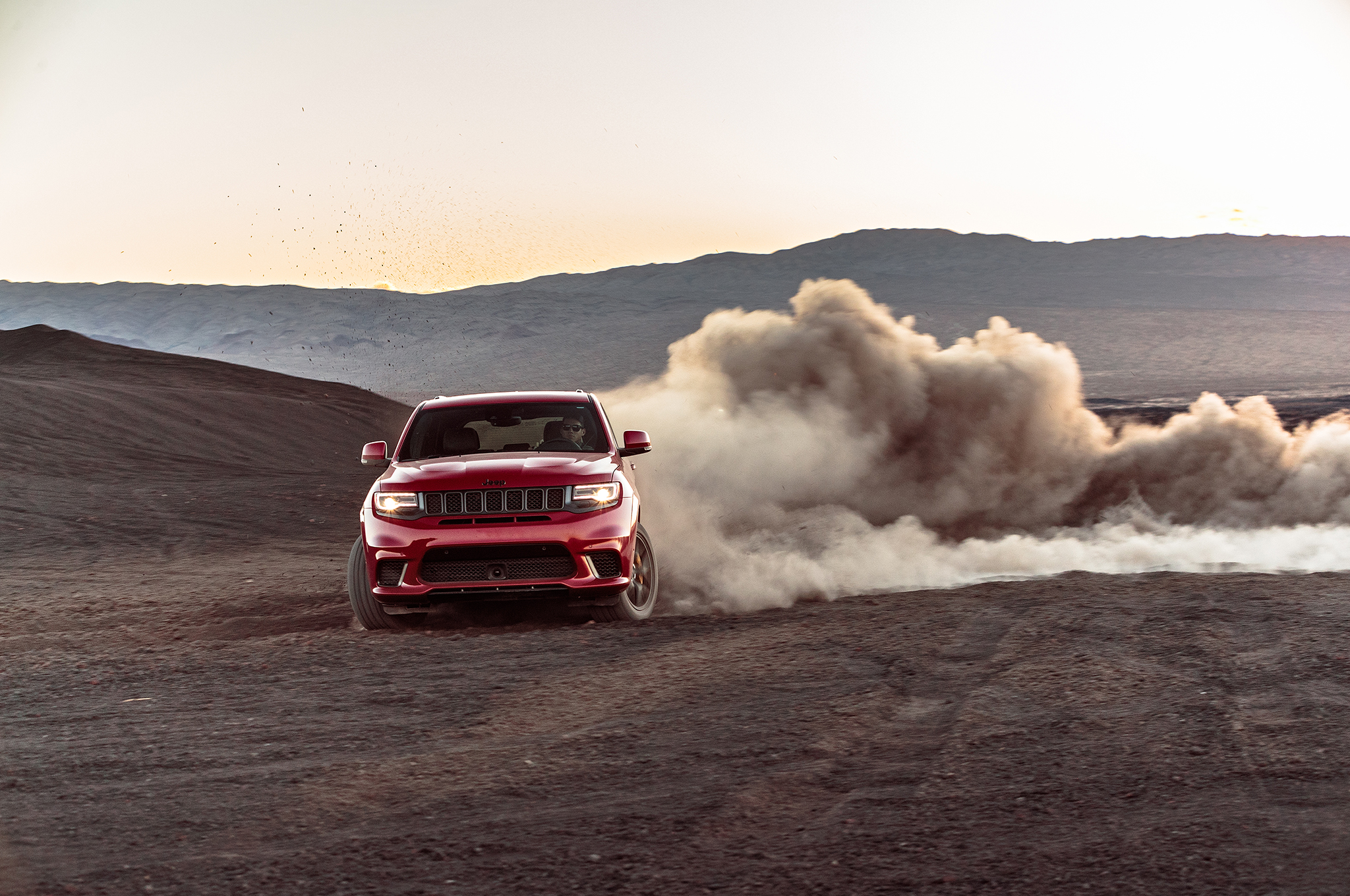 2018 Jeep Grand Cherokee Trackhawk front in motion 02