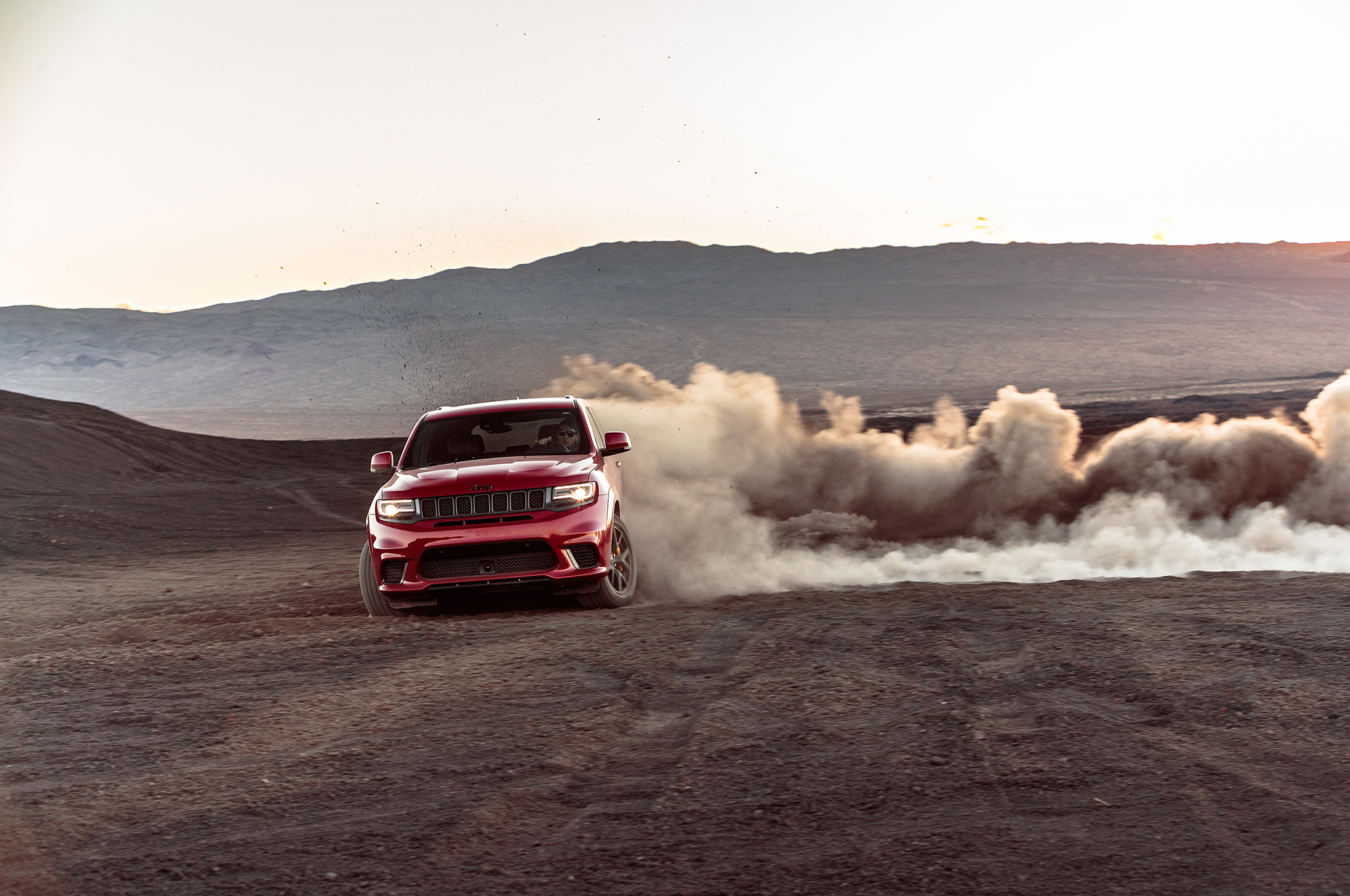 2018 Jeep Grand Cherokee Trackhawk front in motion 04