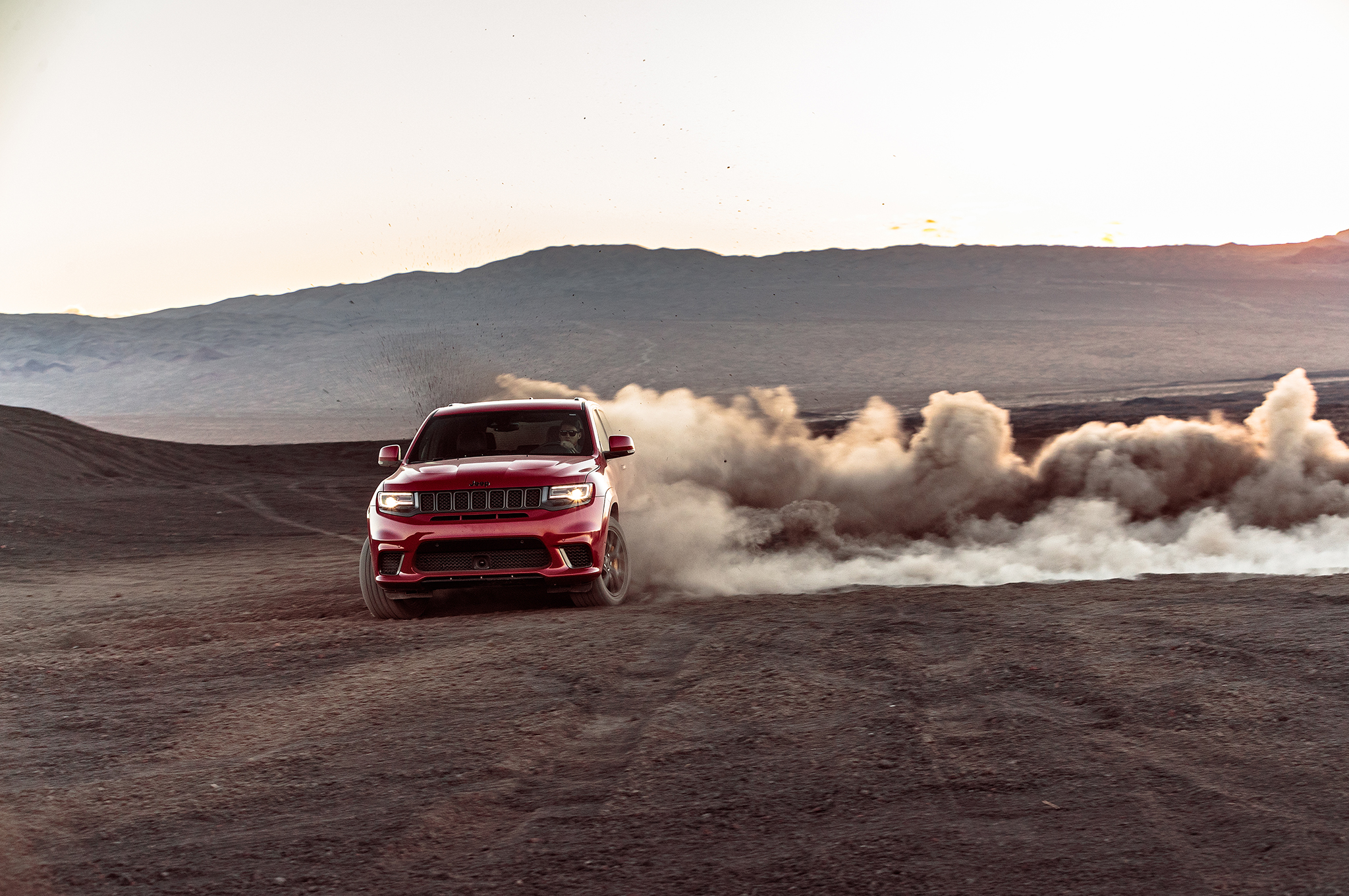 2018 Jeep Grand Cherokee Trackhawk front in motion 05