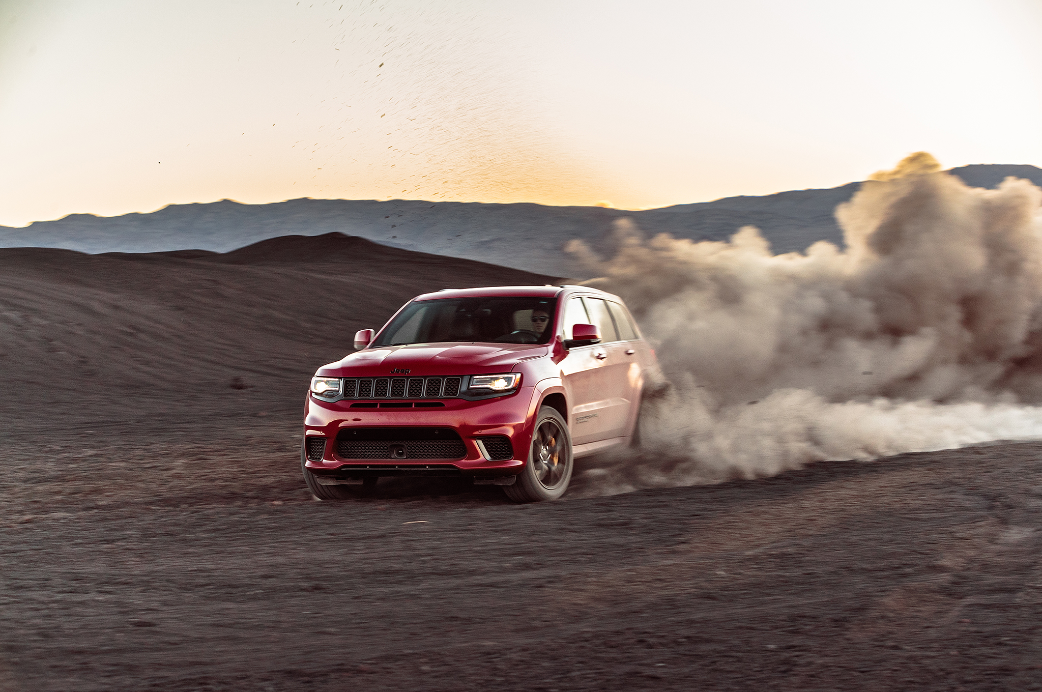 2018 Jeep Grand Cherokee Trackhawk front three quarter in motion 01