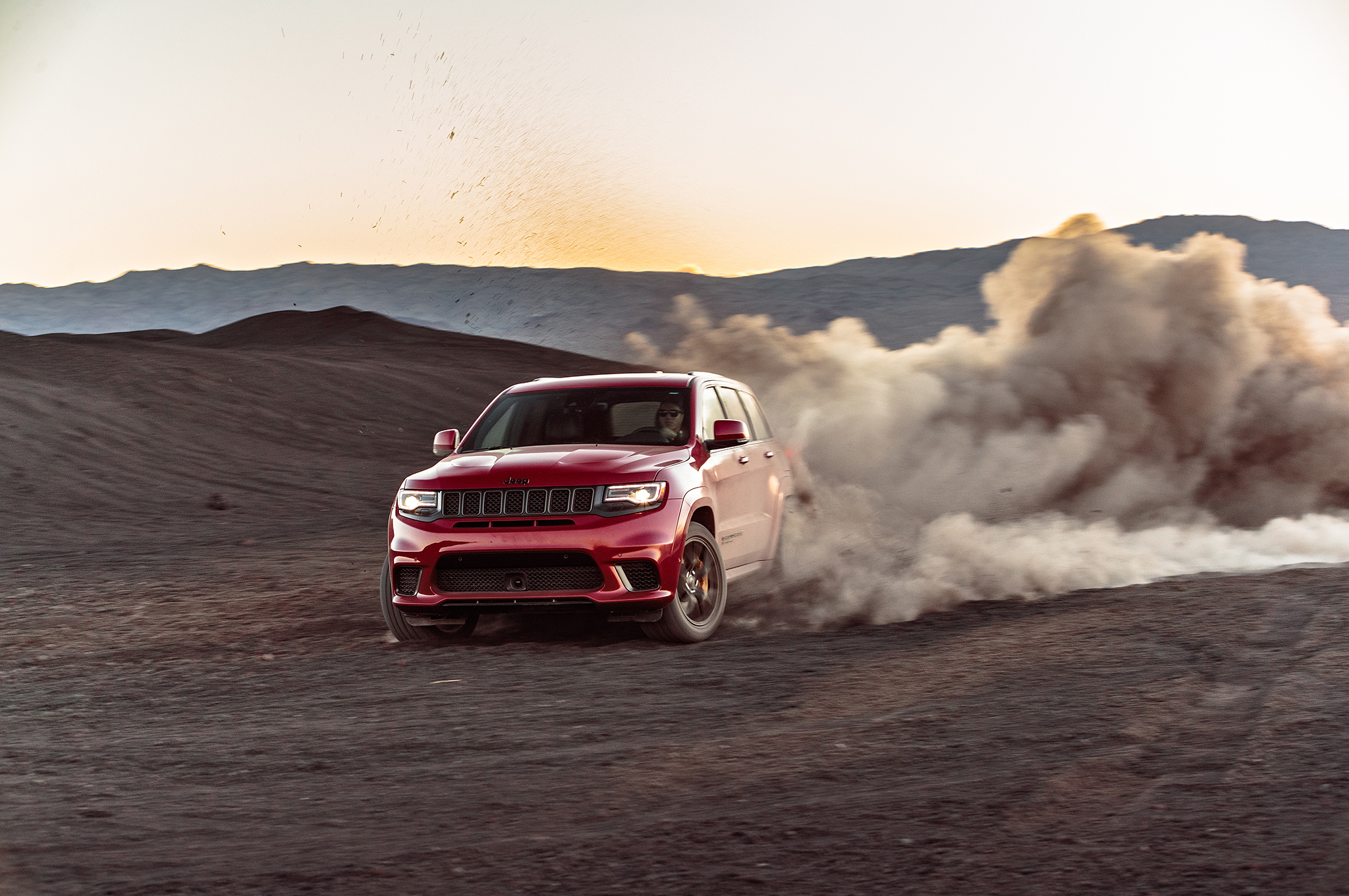 2018 Jeep Grand Cherokee Trackhawk front three quarter in motion 02