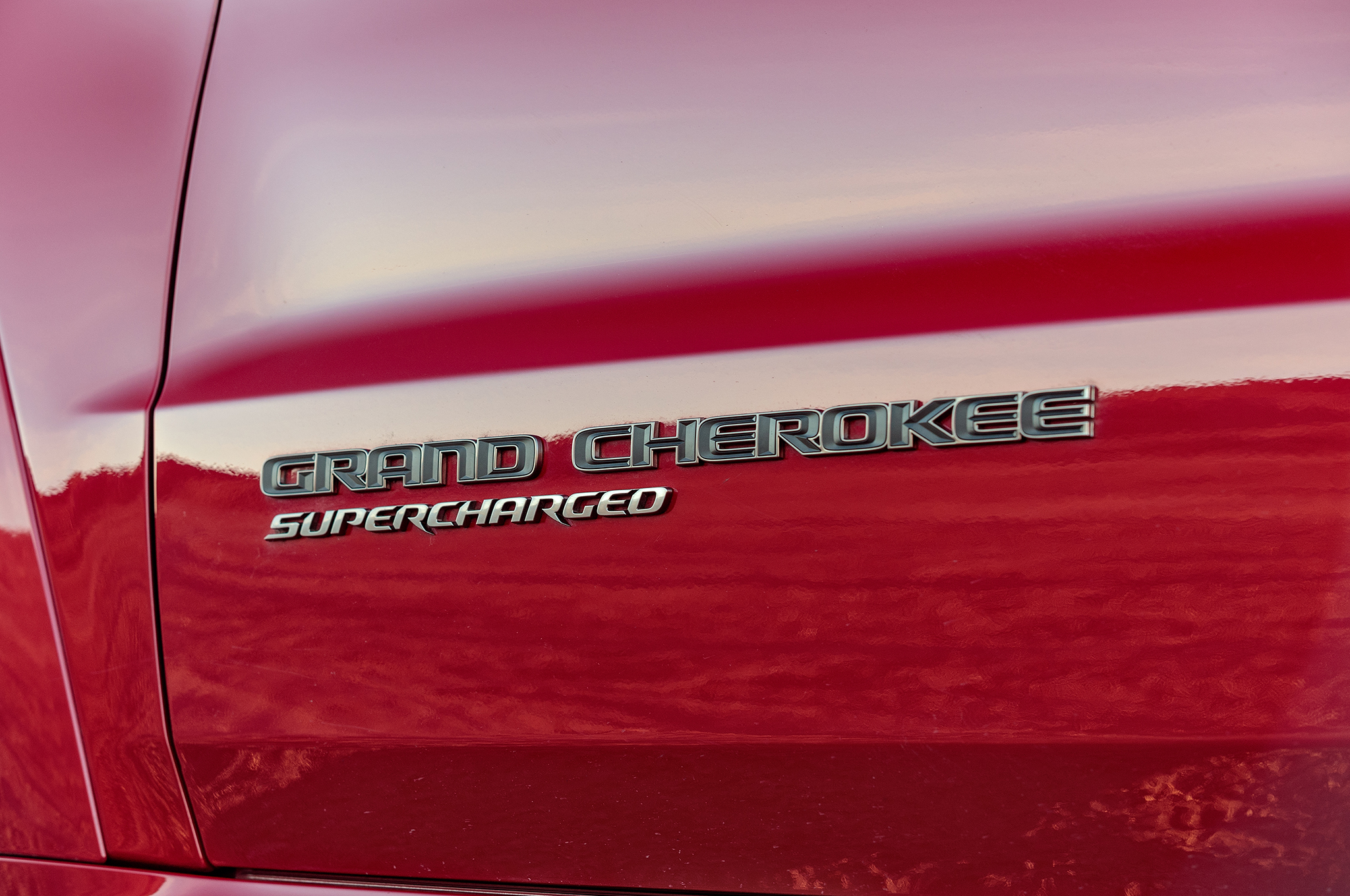 2018 Jeep Grand Cherokee Trackhawk side logo