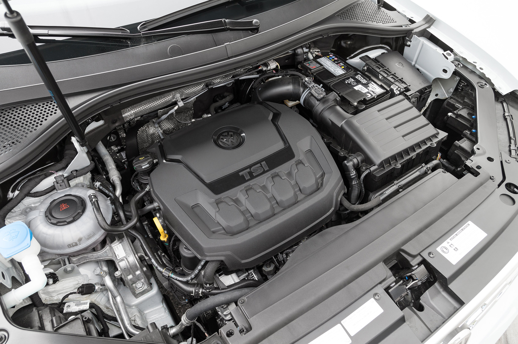 2018 Volkswagen Tiguan SEL TSI 4Motion engine 02