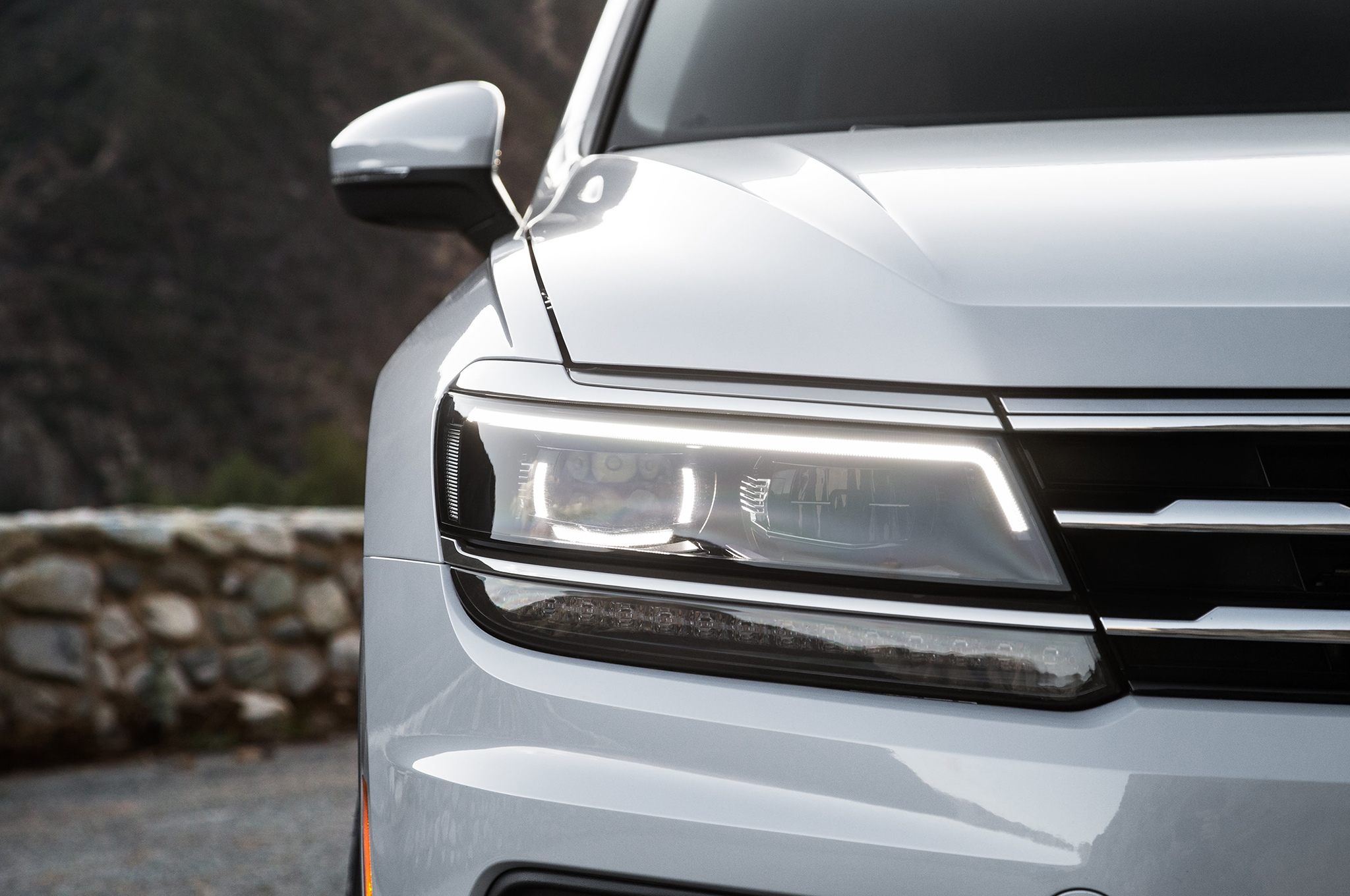 2018 Volkswagen Tiguan SEL TSI 4Motion headlight