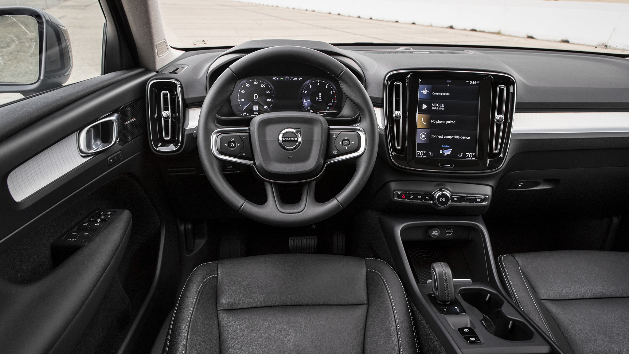 2019 Volvo XC40 T4 FWD dashboard