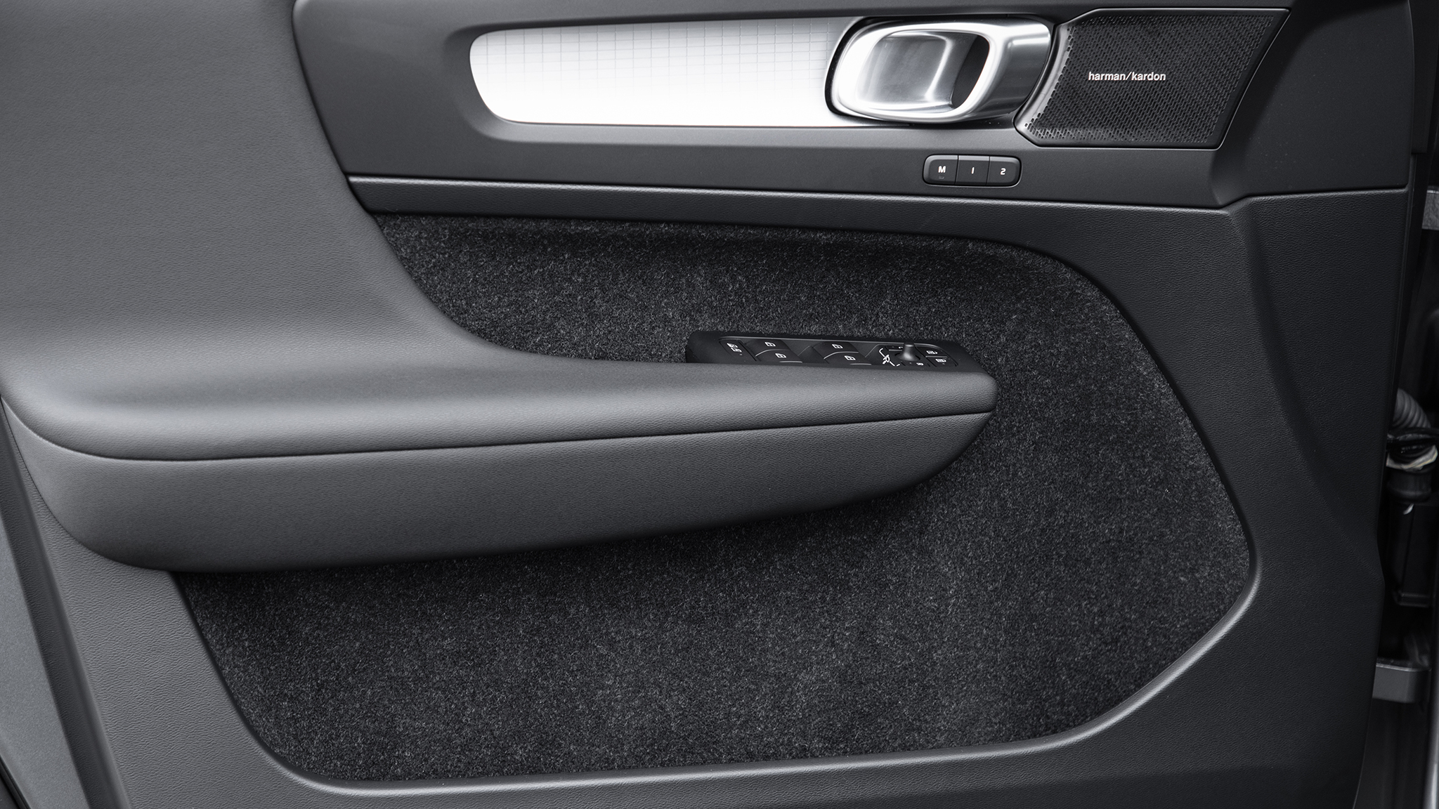 2019 Volvo XC40 T4 FWD door panel 2