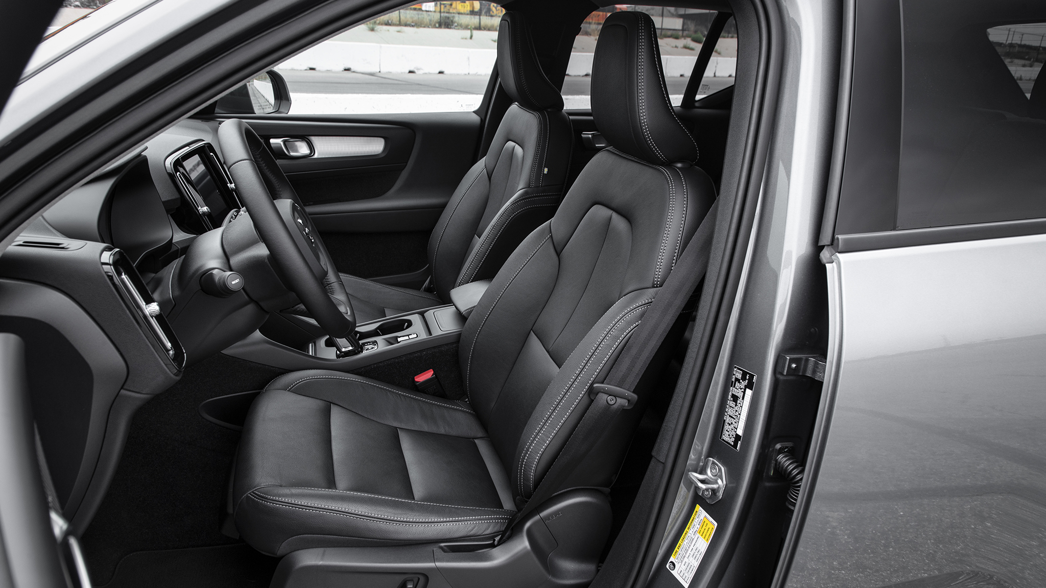 2019 Volvo XC40 T4 FWD front interior seats