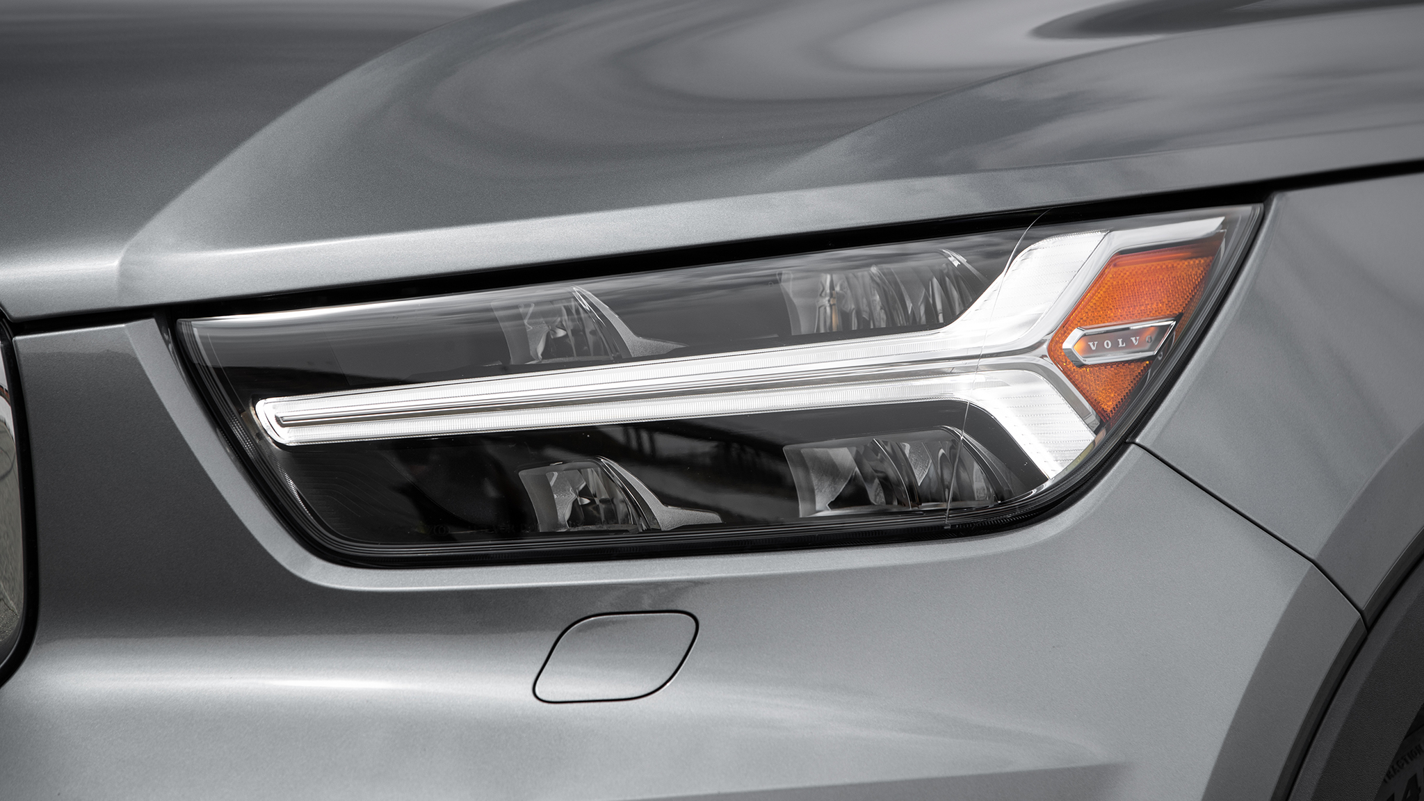 2019 Volvo XC40 T4 FWD headlight